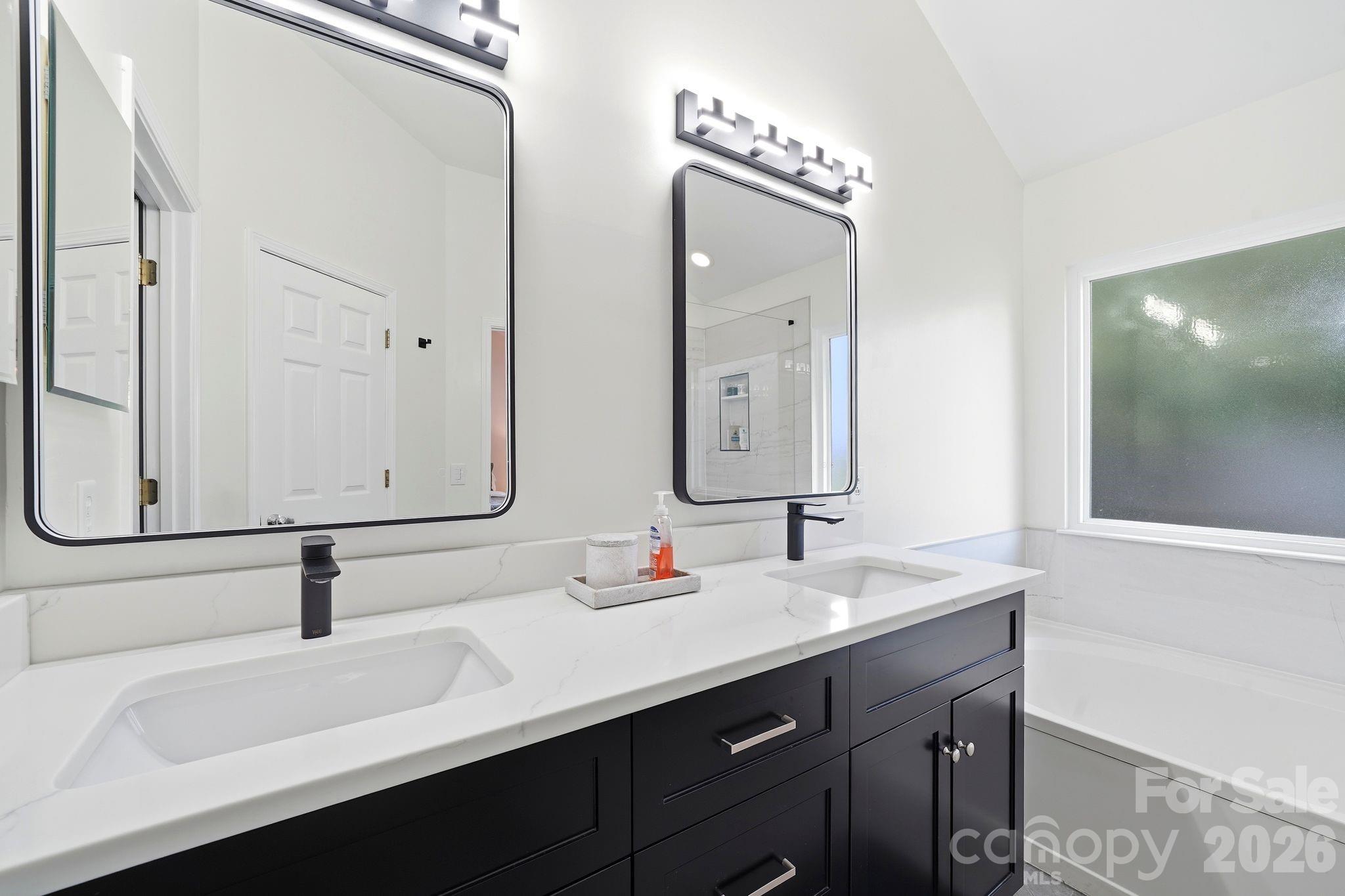 1347 Eisenhower Place Property Photo 17