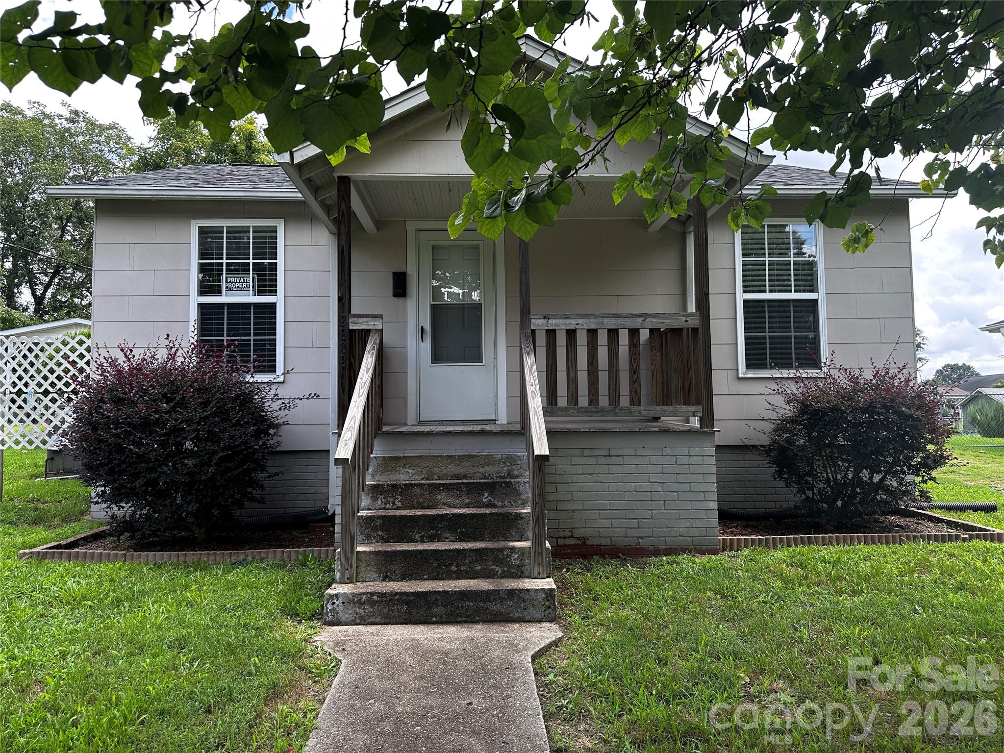 2202 Brookview Avenue Property Photo 1