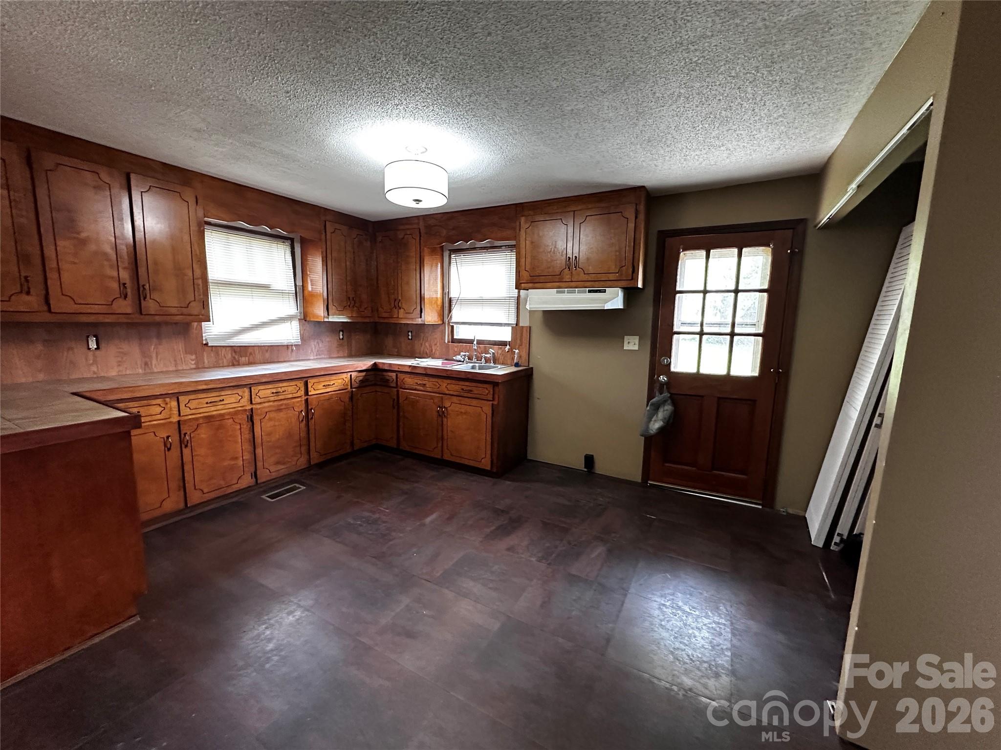 2202 Brookview Avenue Property Photo 4