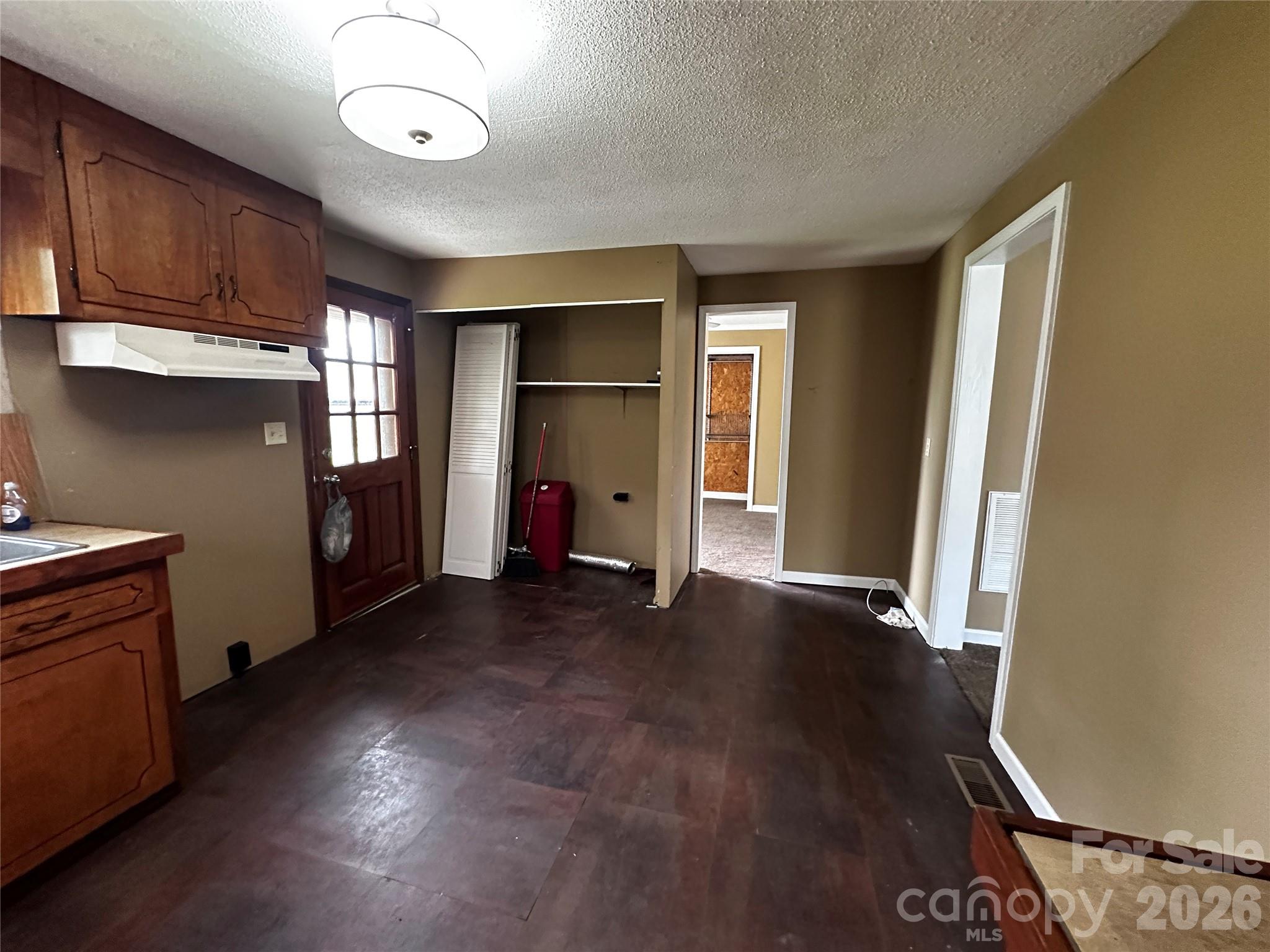 2202 Brookview Avenue Property Photo 5