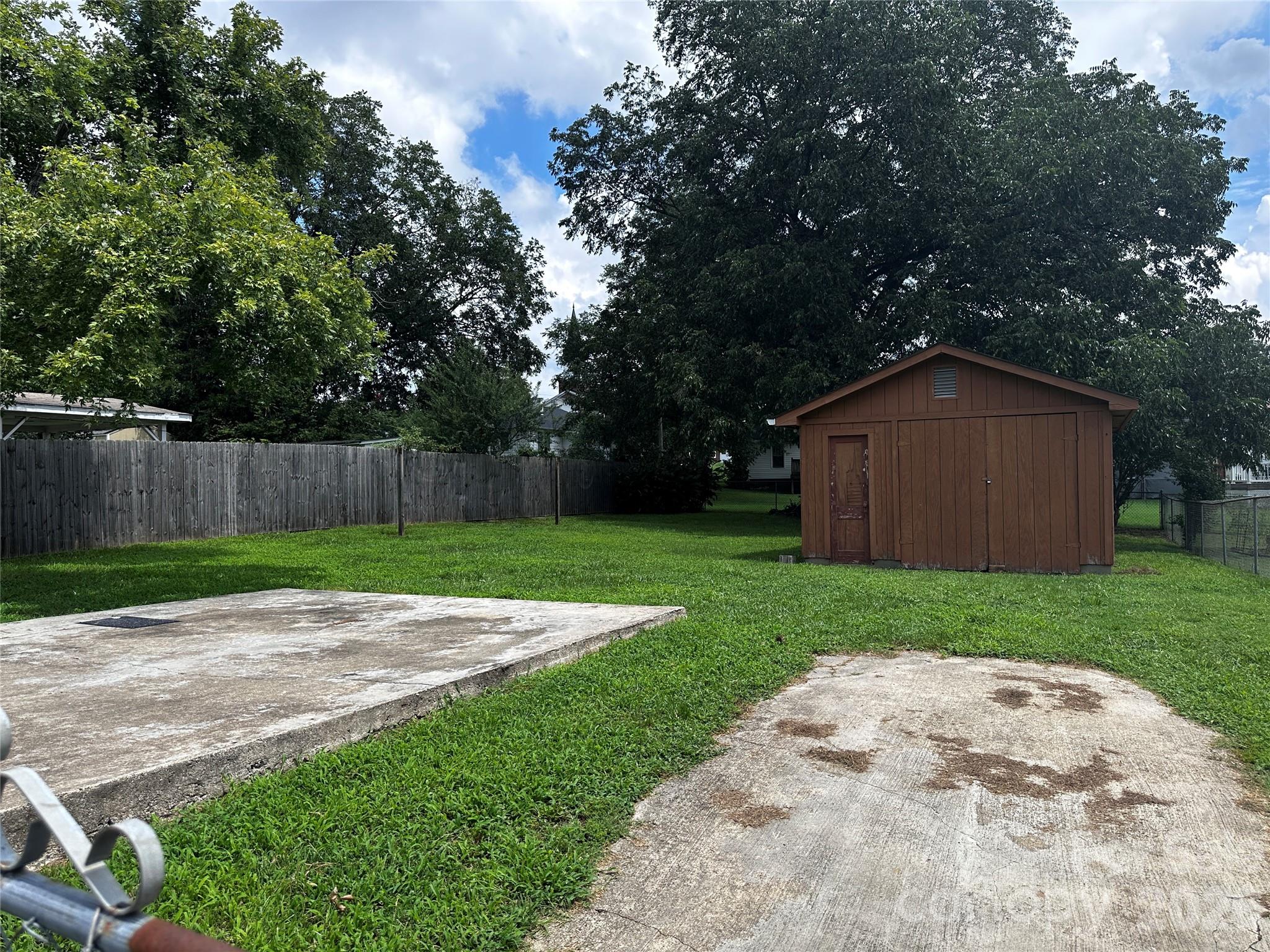 2202 Brookview Avenue Property Photo 11