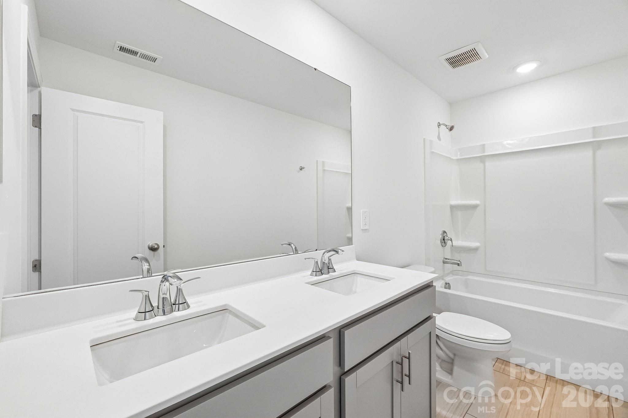 1852 Wrenley Drive Property Photo 25