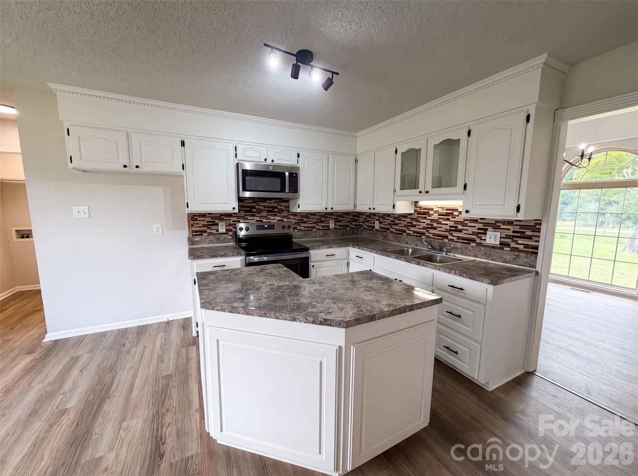 972 Darby Road Property Photo 2
