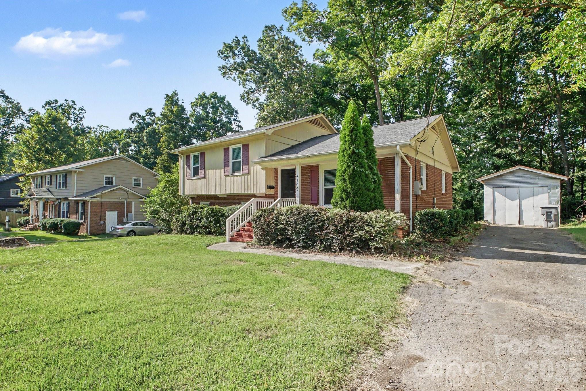 6209 Springfield Drive Property Photo 2
