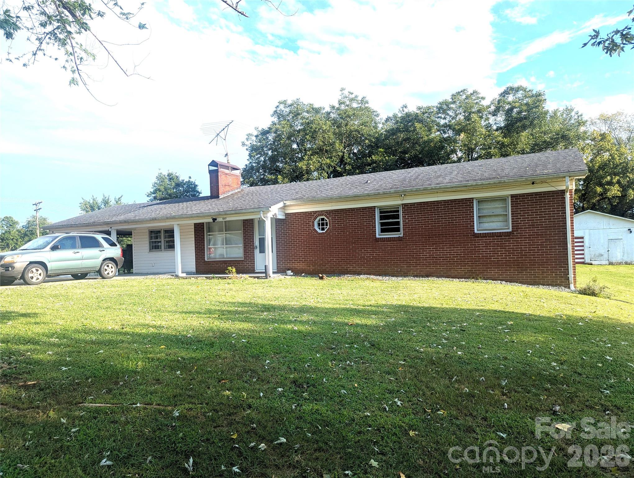 605 Lincoln Lane Property Photo 1
