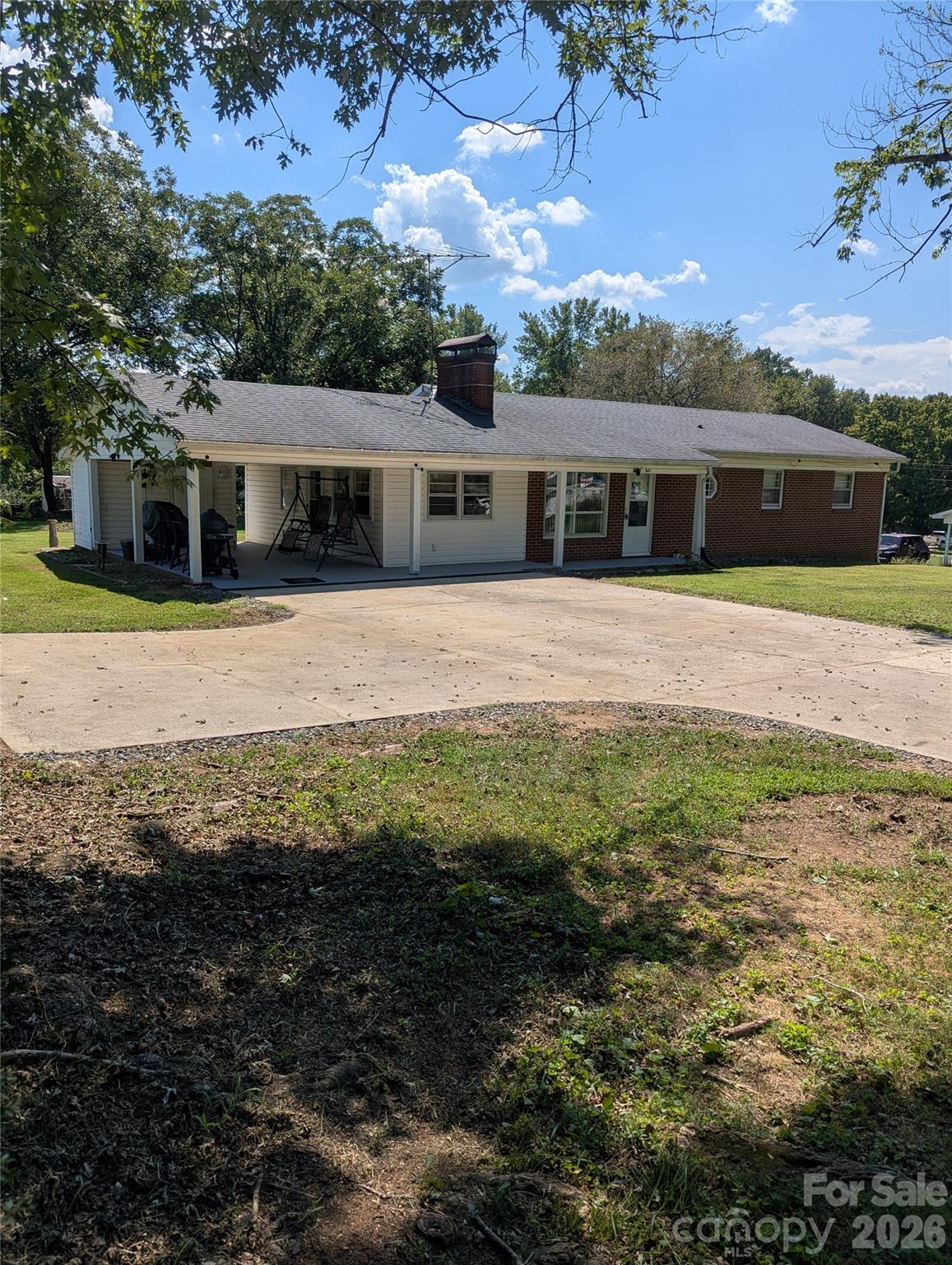 605 Lincoln Lane Property Photo 1
