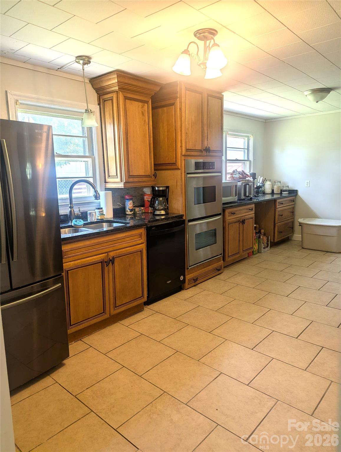 605 Lincoln Lane Property Photo 2