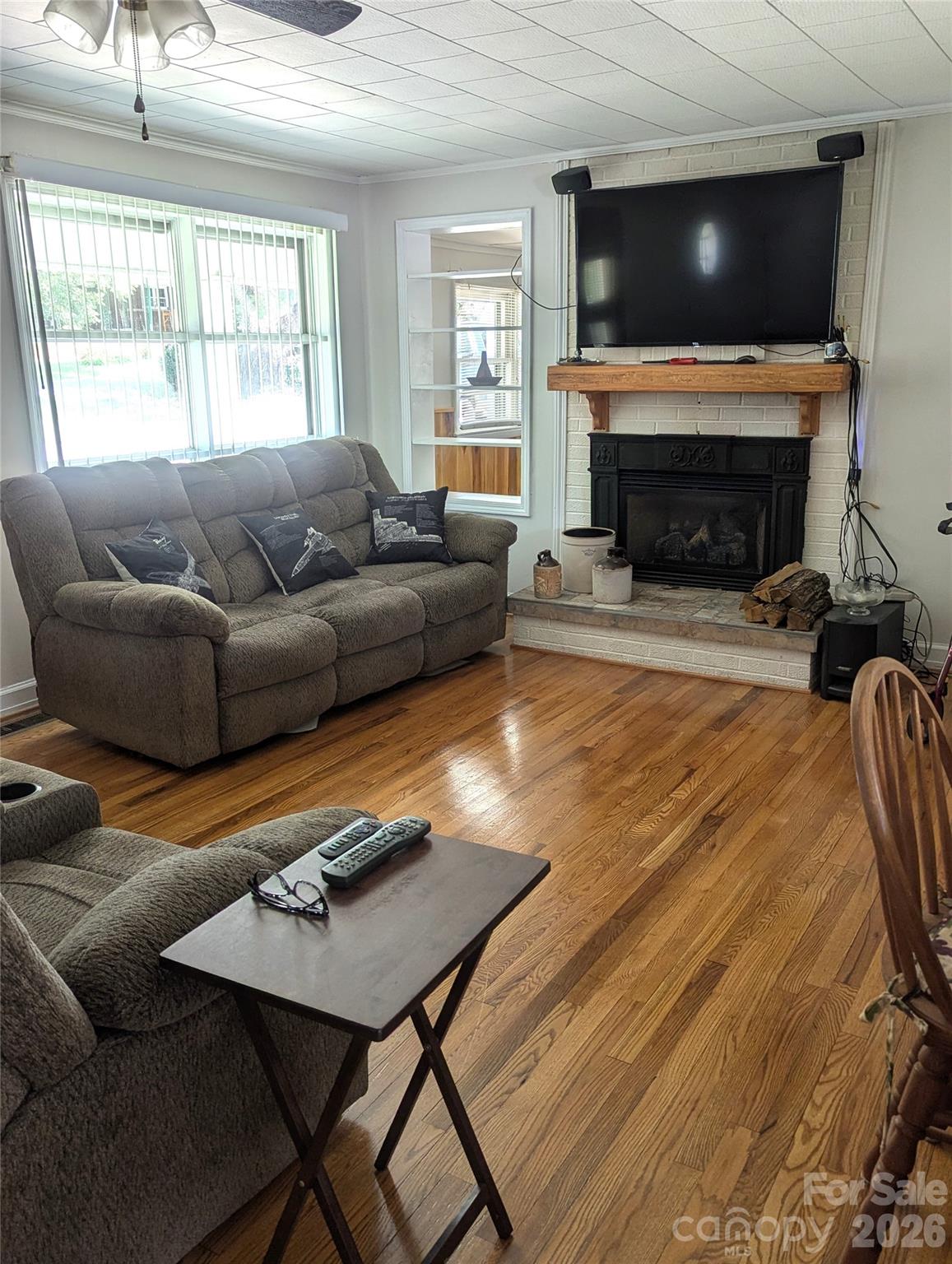 605 Lincoln Lane Property Photo 8
