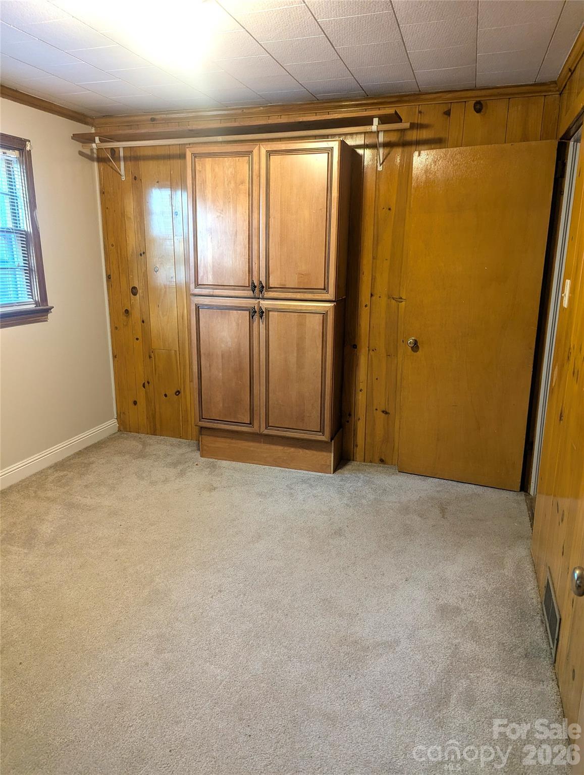 605 Lincoln Lane Property Photo 11
