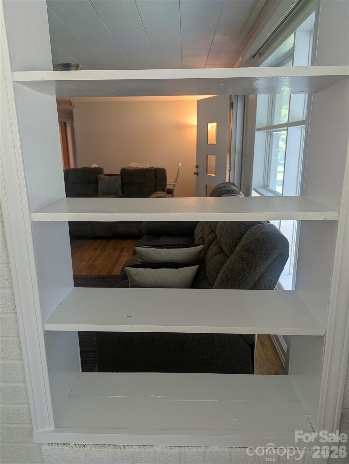 605 Lincoln Lane Property Photo 13