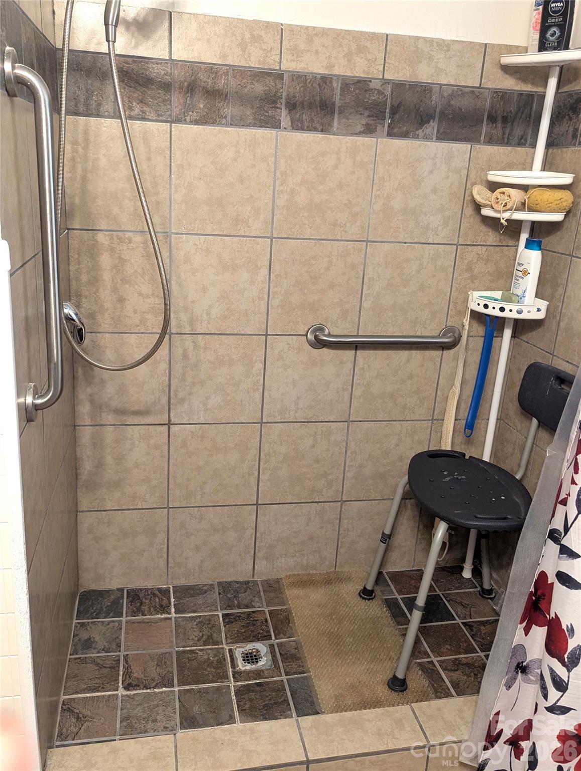 605 Lincoln Lane Property Photo 19