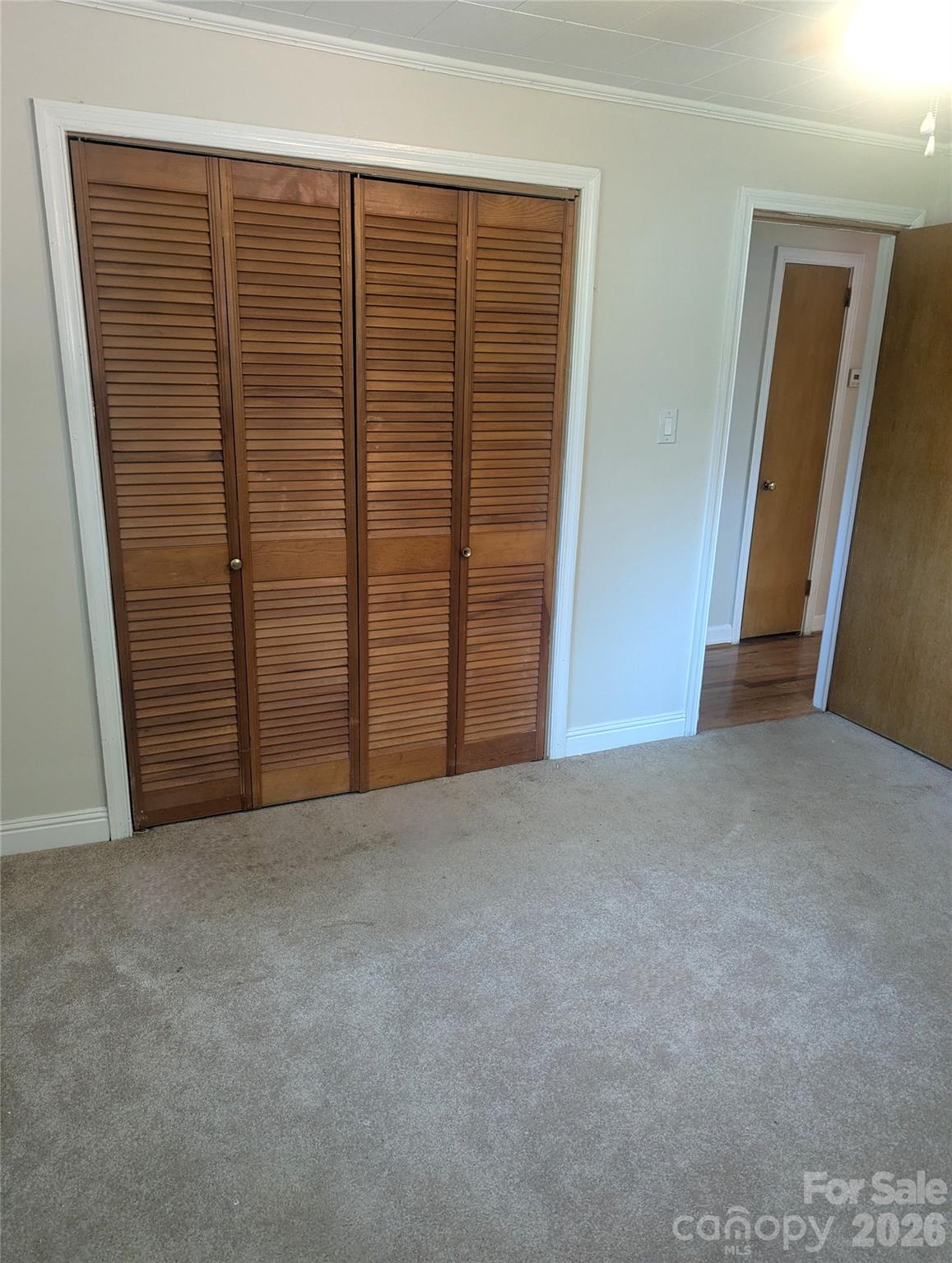 605 Lincoln Lane Property Photo 20