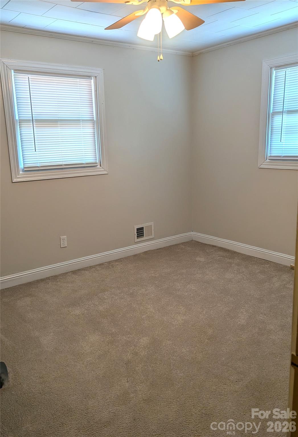 605 Lincoln Lane Property Photo 21