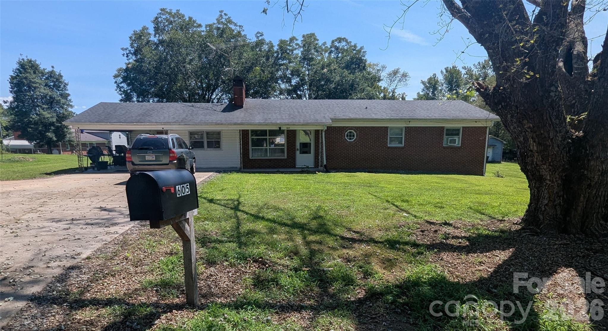 605 Lincoln Lane Property Photo 34