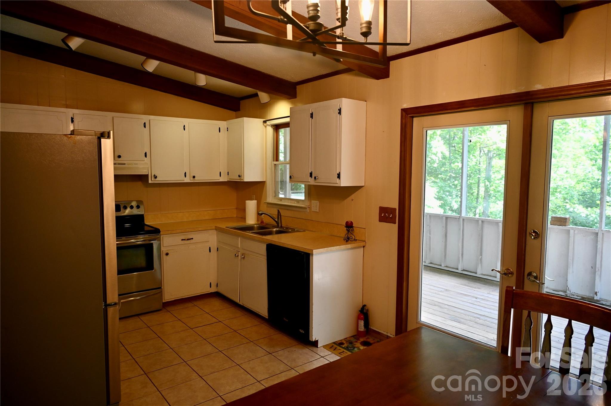 3166 Holly Road Property Photo 7
