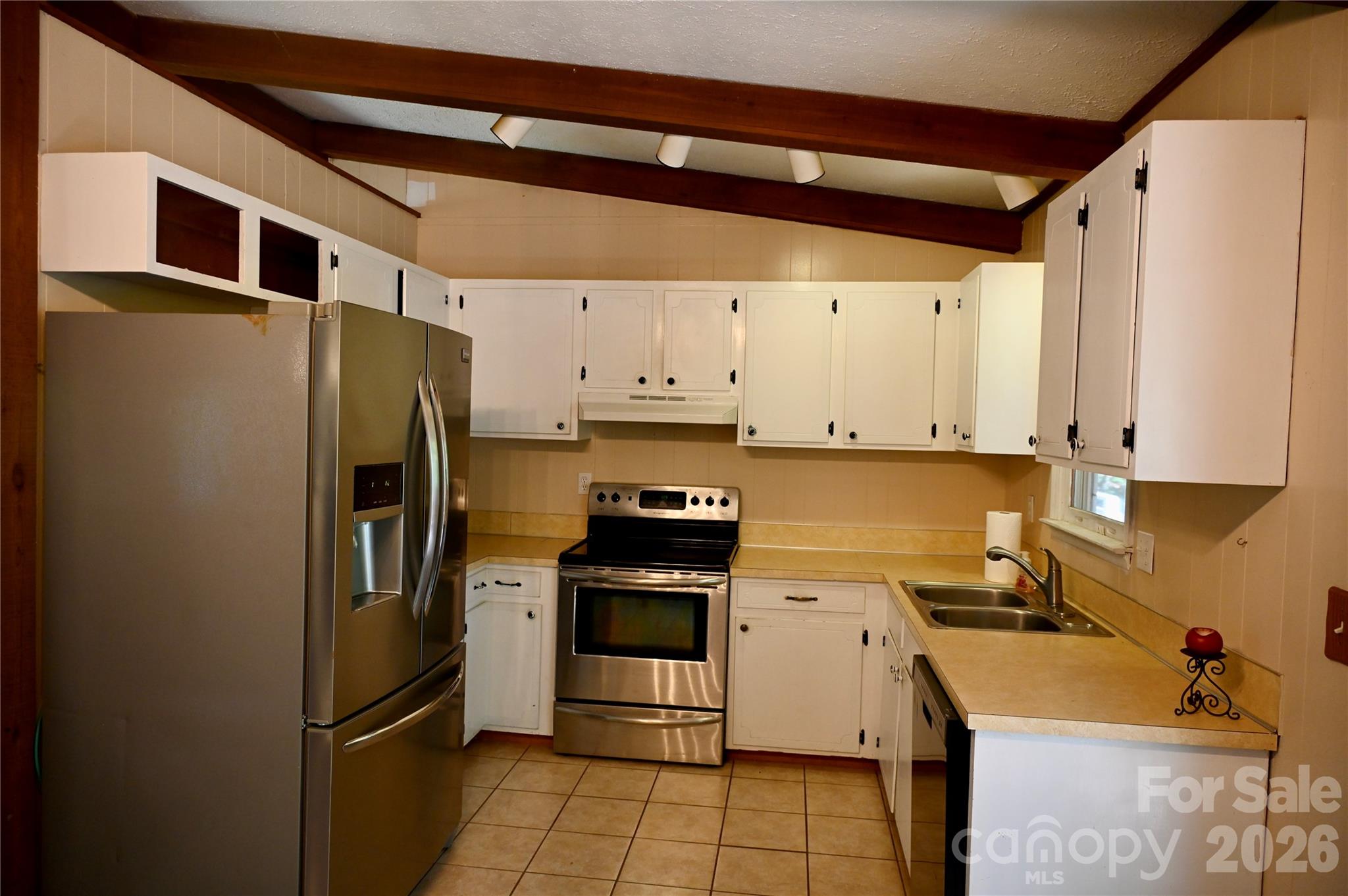 3166 Holly Road Property Photo 8