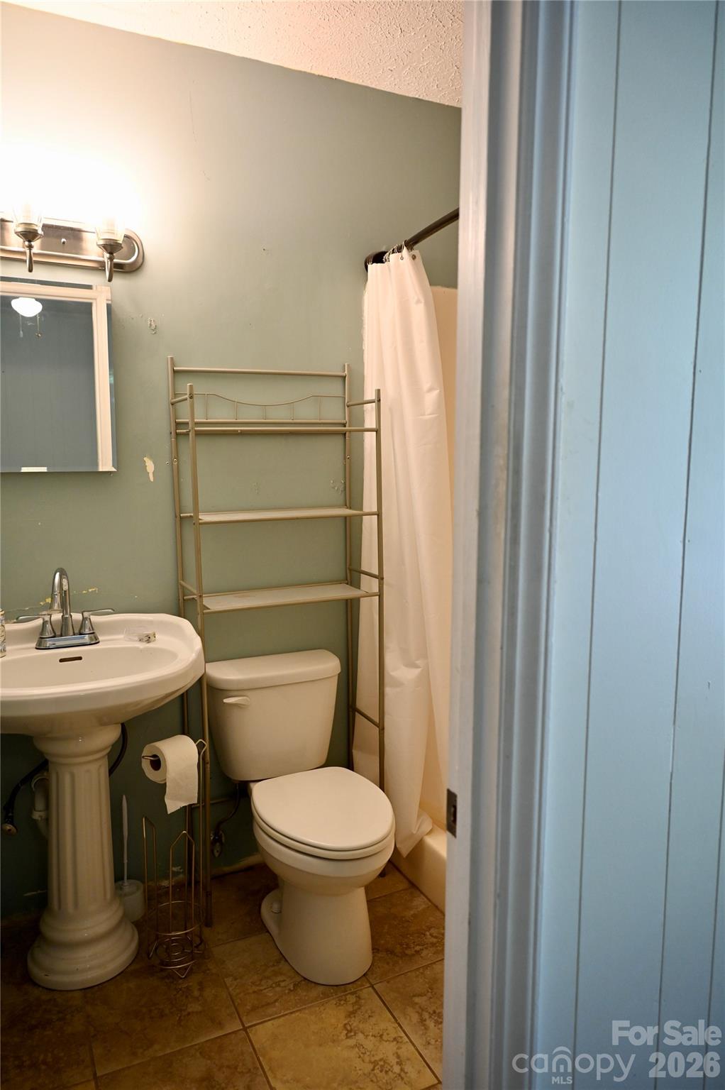 3166 Holly Road Property Photo 19