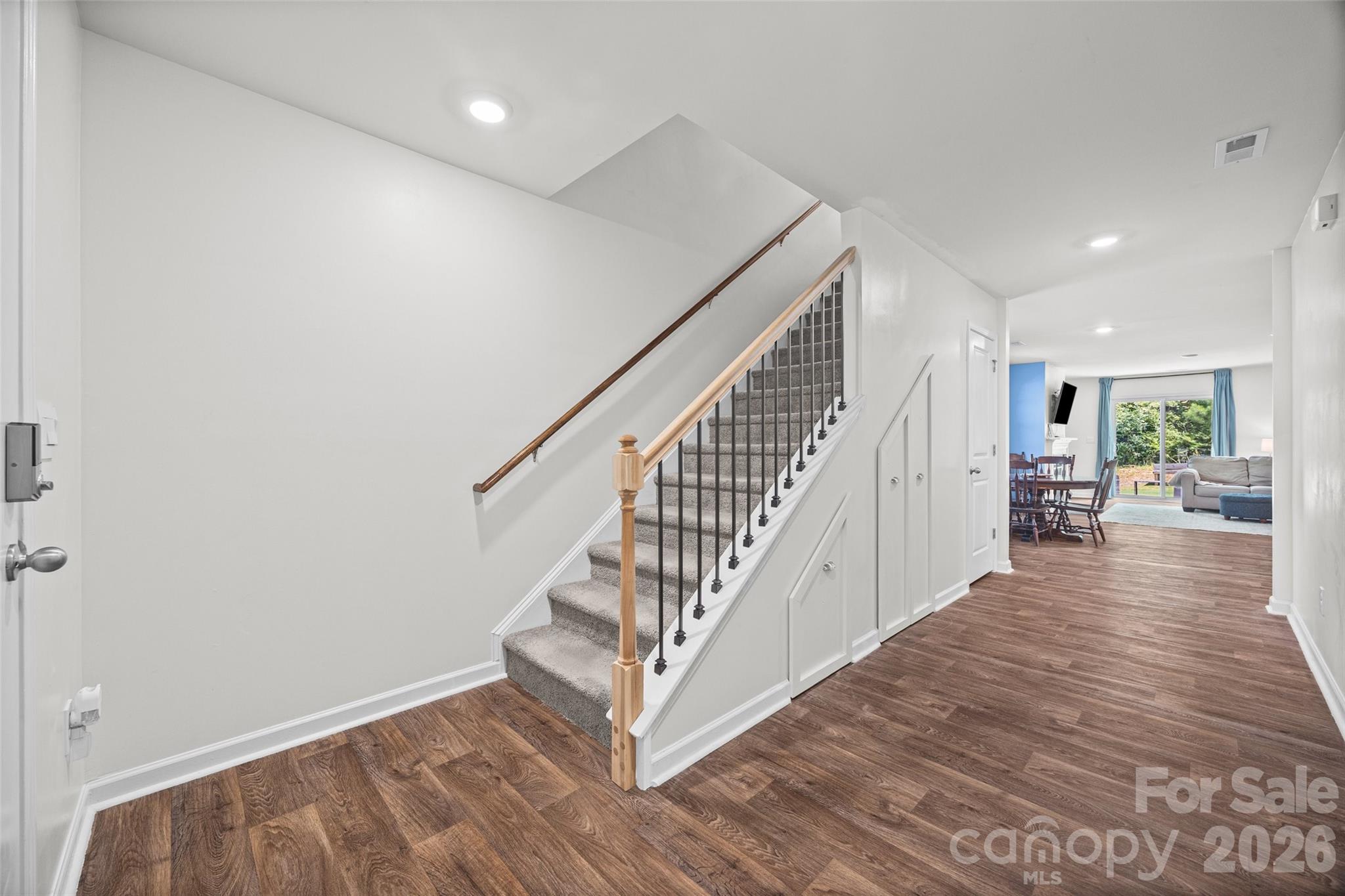 2014 Redstone Drive Property Photo 4