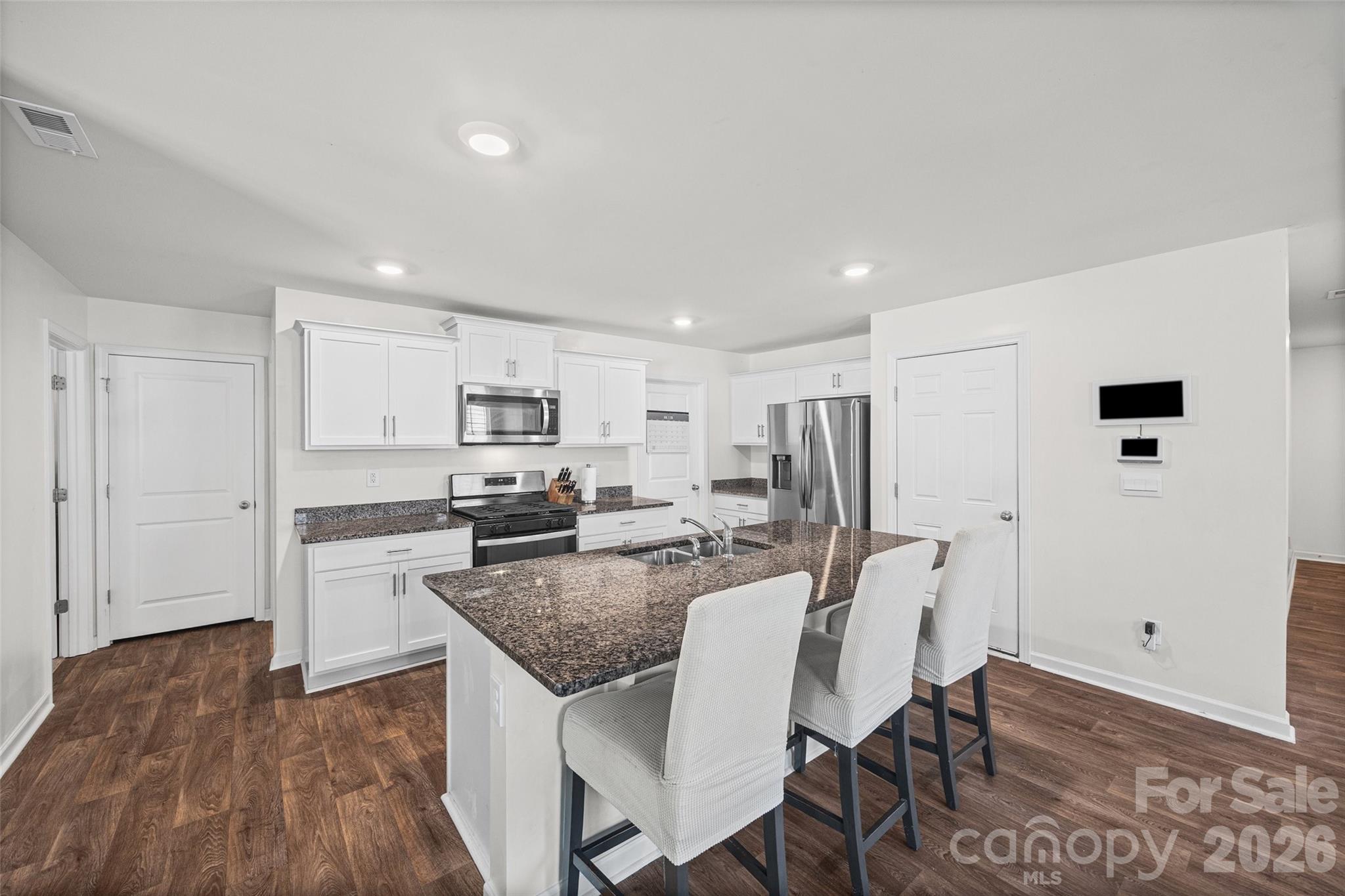 2014 Redstone Drive Property Photo 8