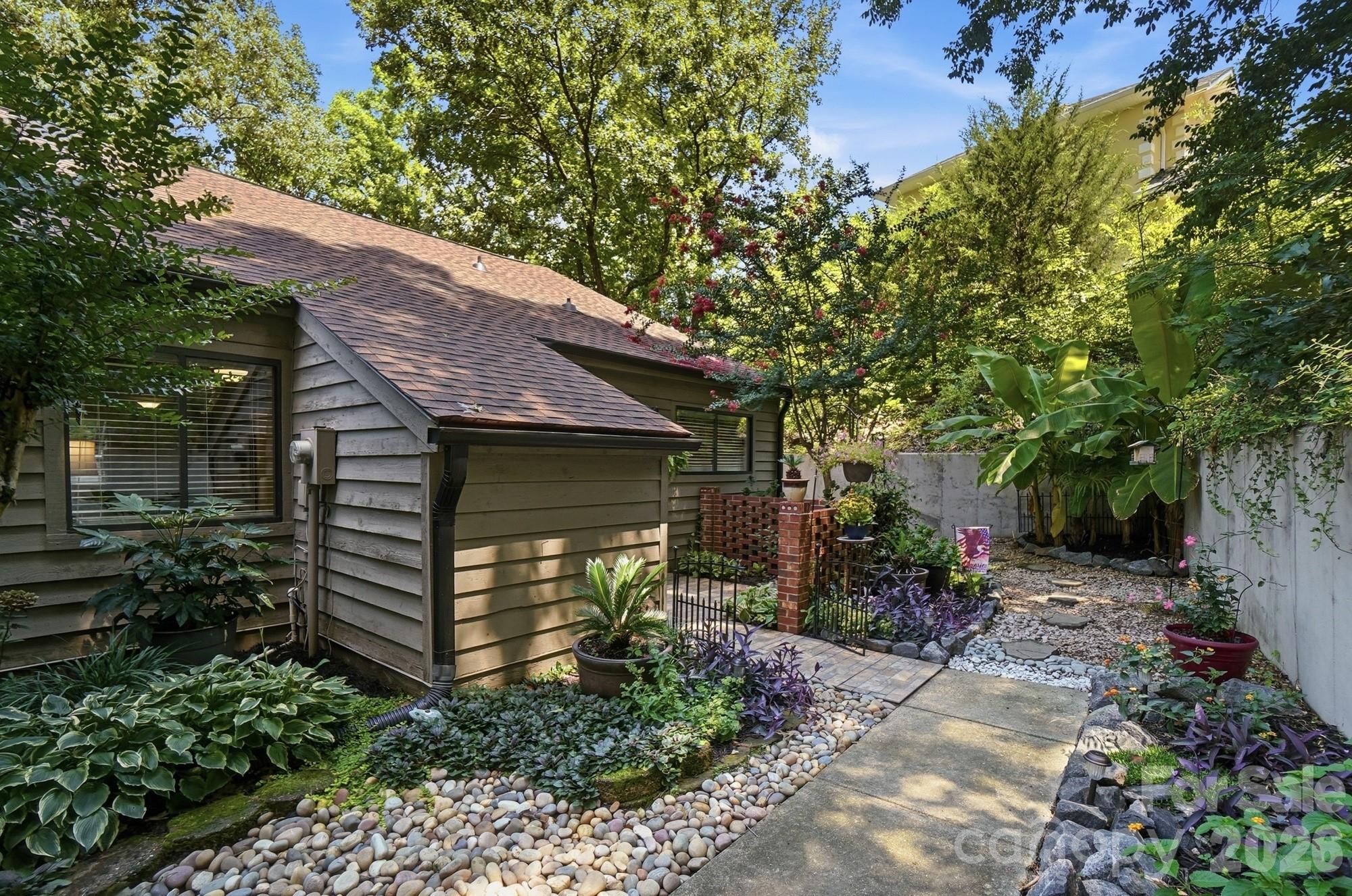 4142 Charlotte Highway C Property Photo 4