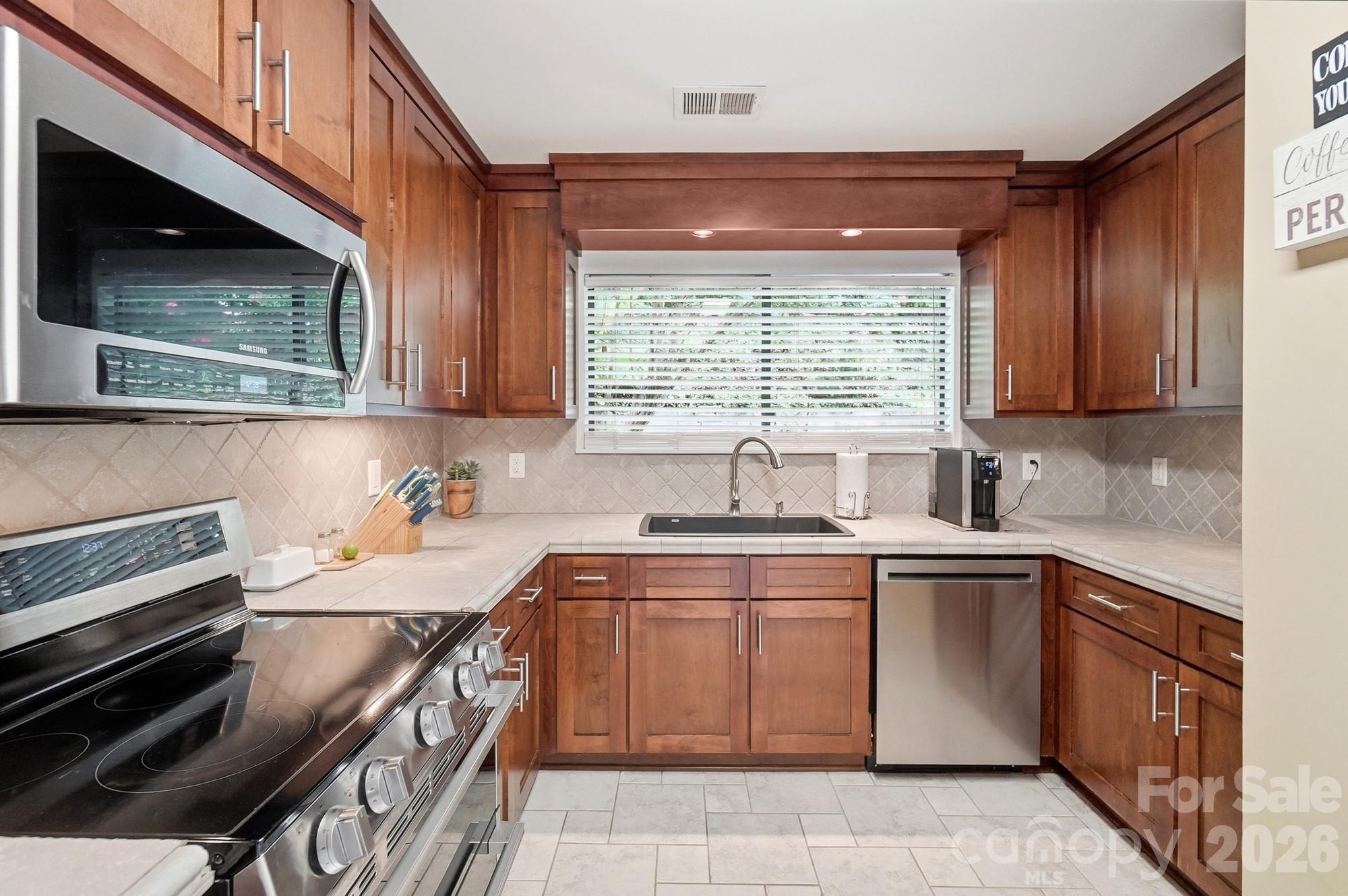 4142 Charlotte Highway C Property Photo 18