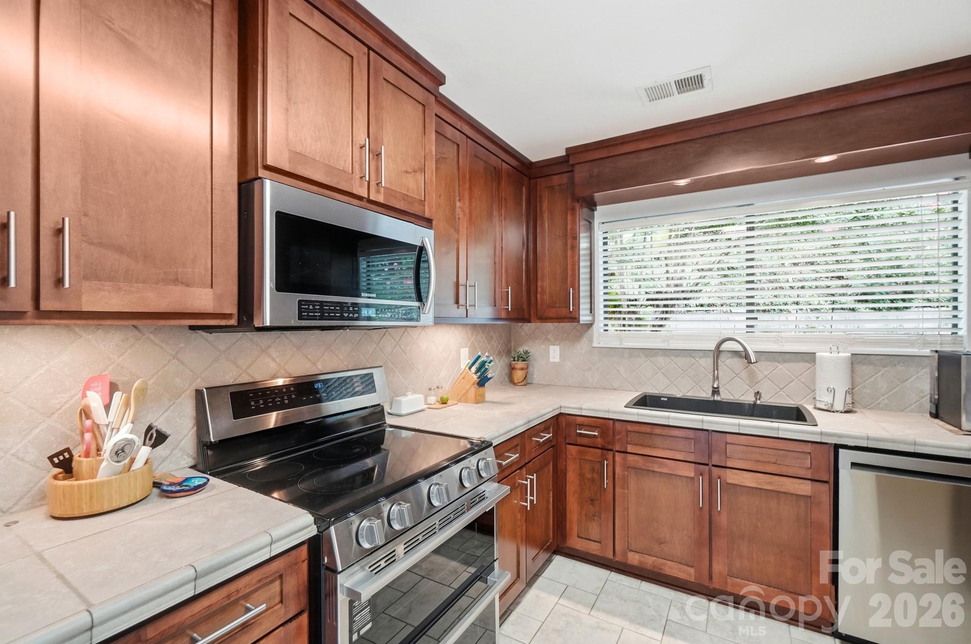 4142 Charlotte Highway C Property Photo 19