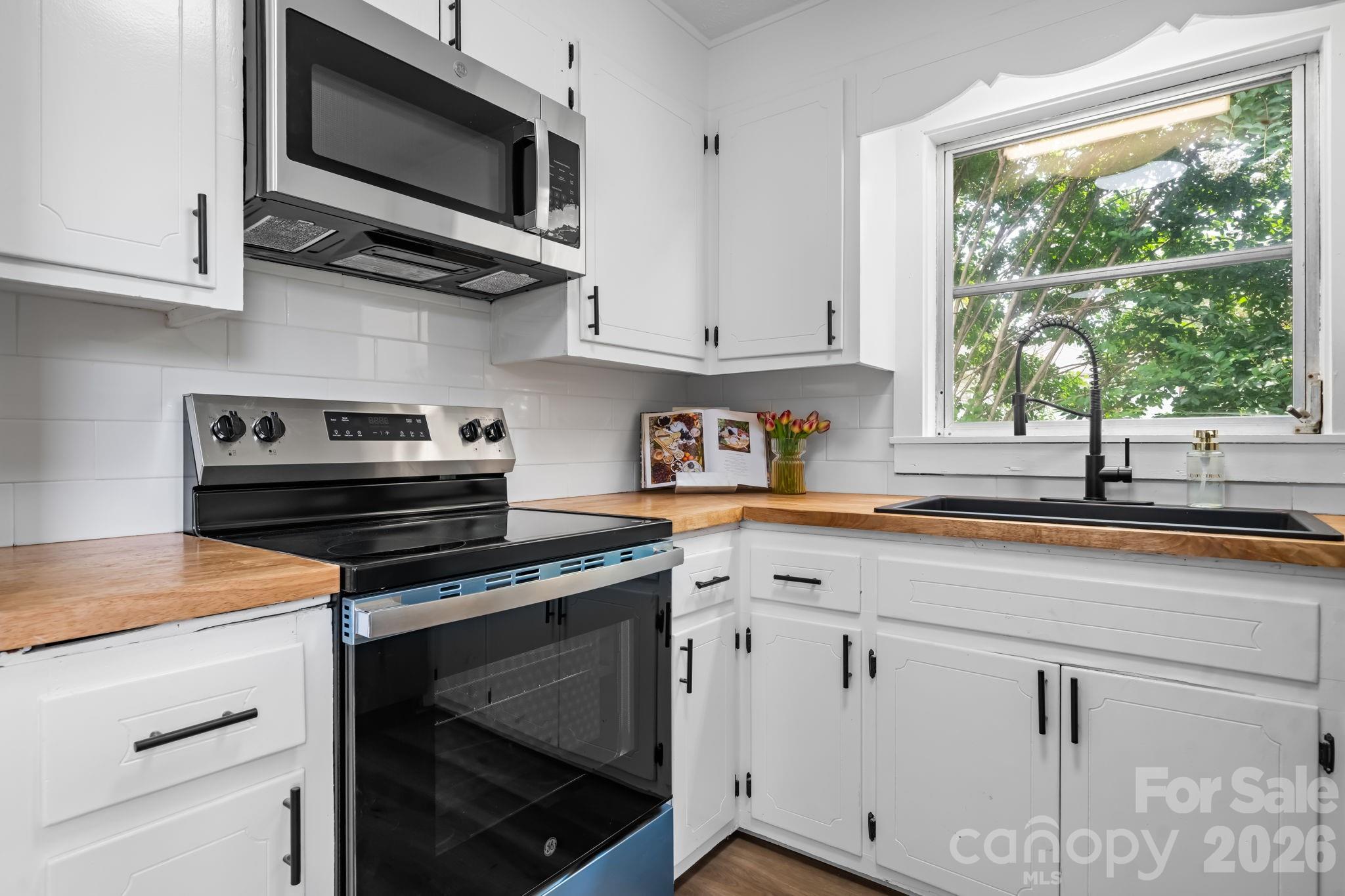 24 Midway Street Property Photo 3