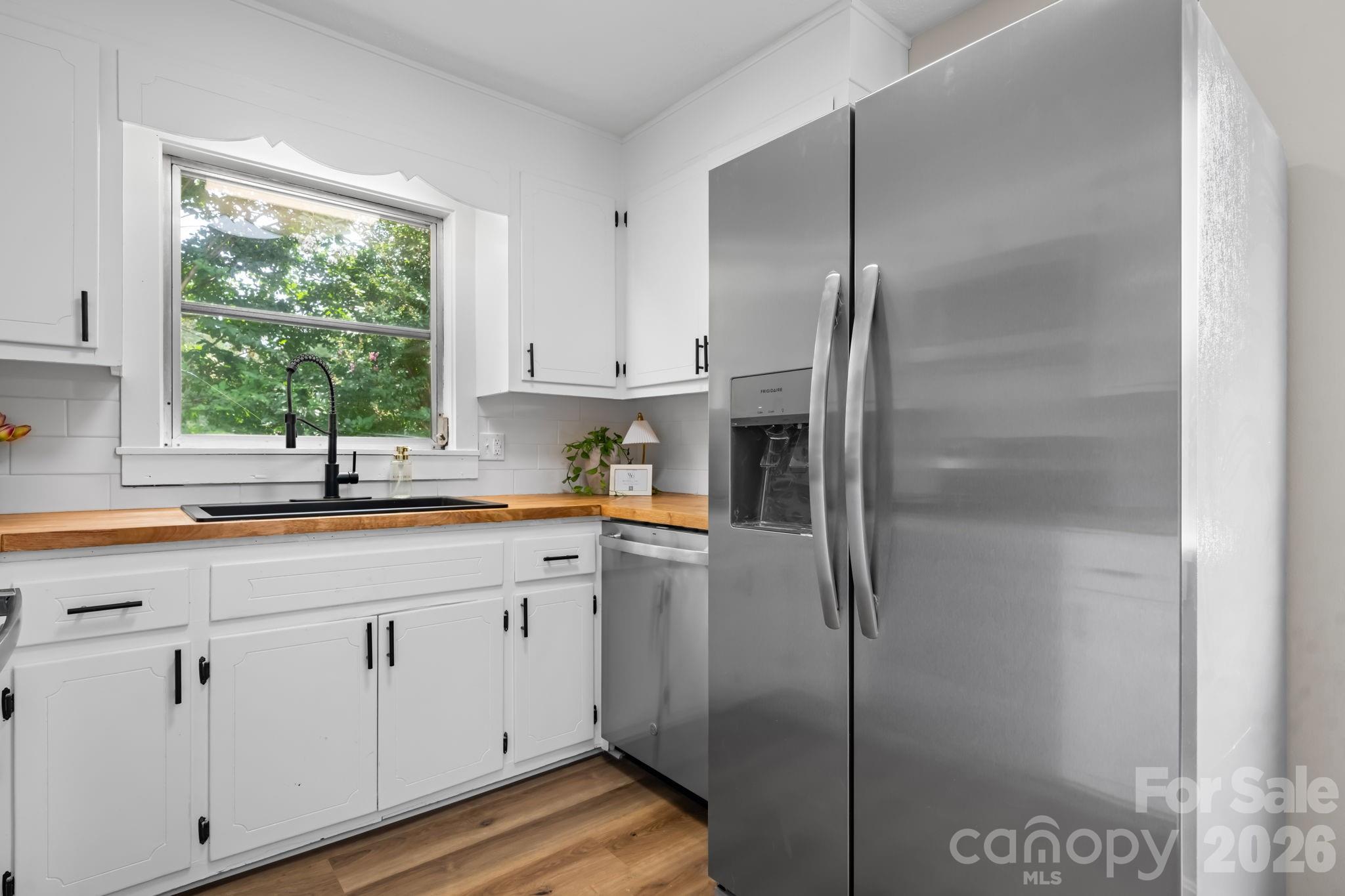 24 Midway Street Property Photo 4