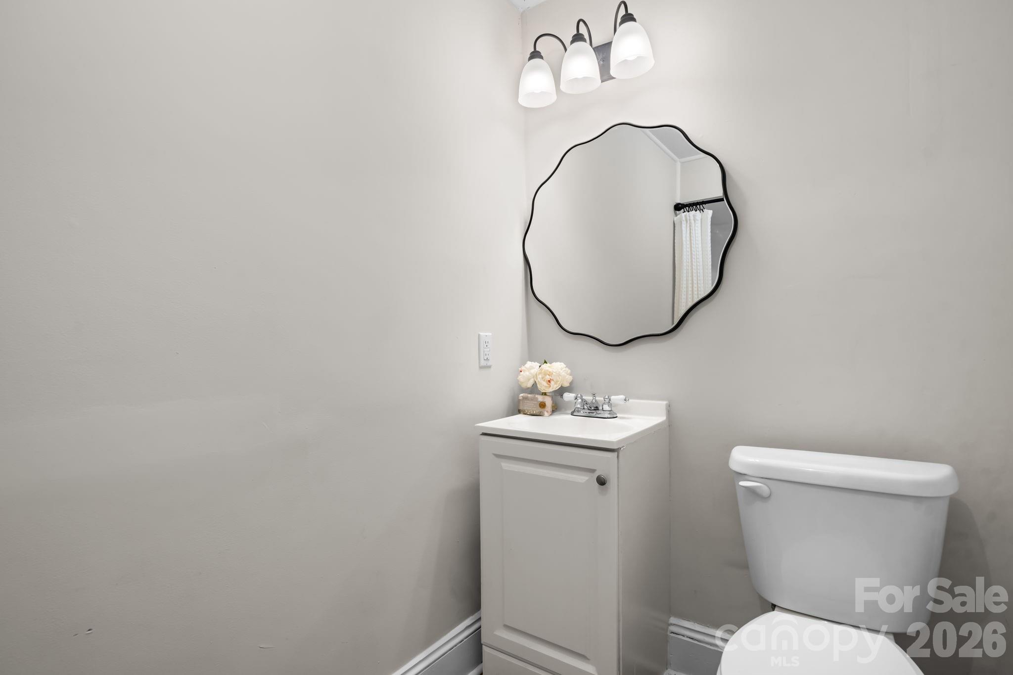 24 Midway Street Property Photo 8