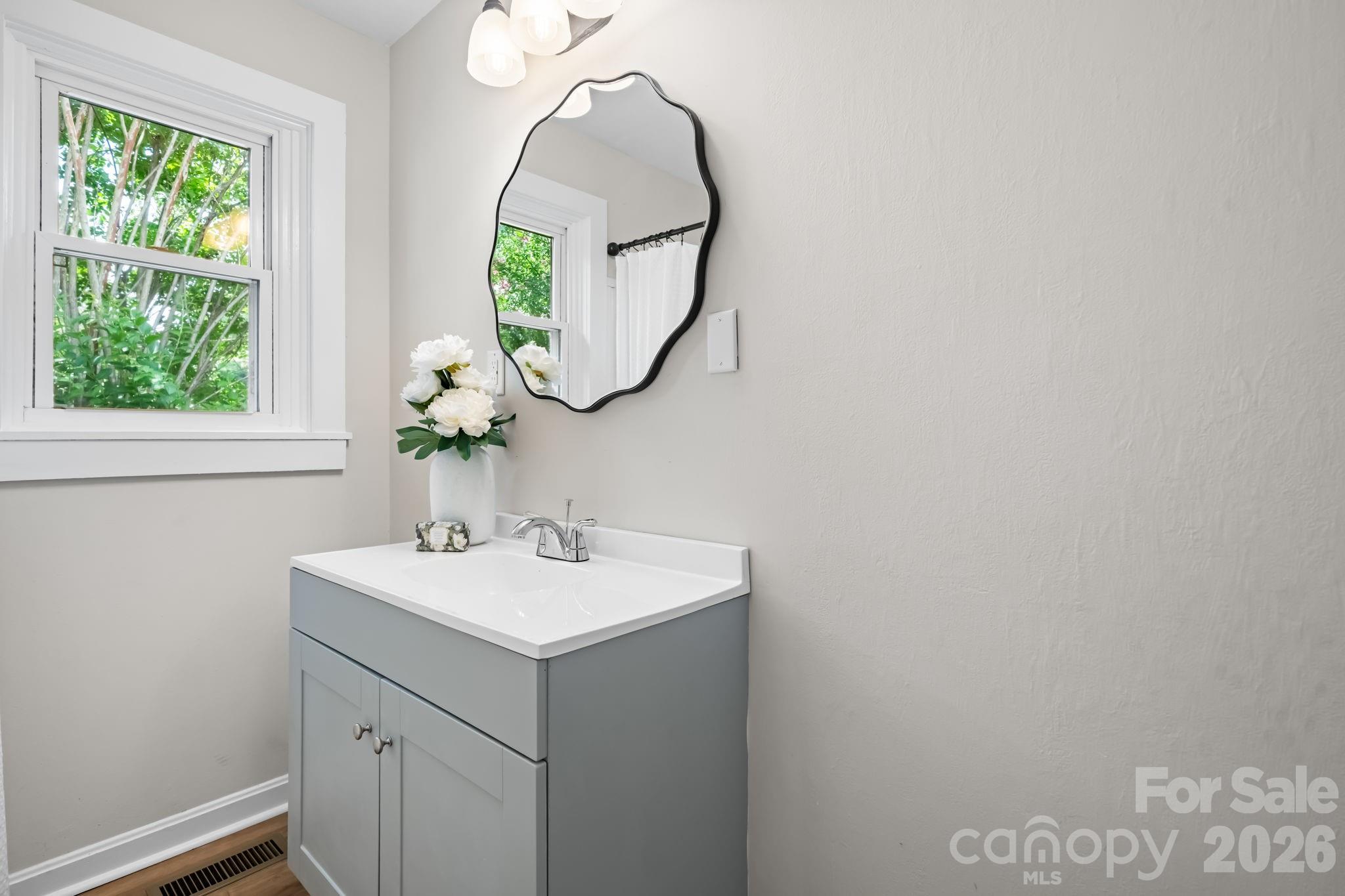 24 Midway Street Property Photo 11