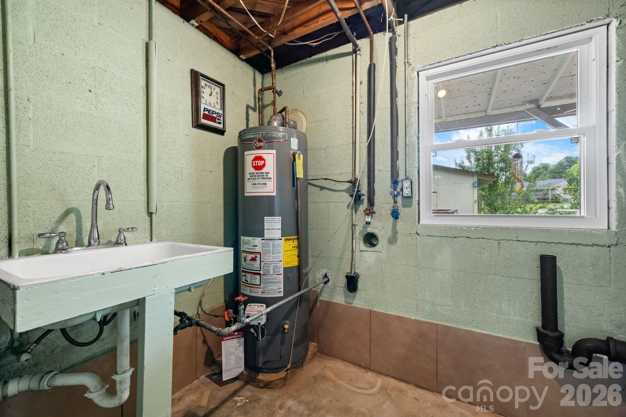 24 Midway Street Property Photo 16