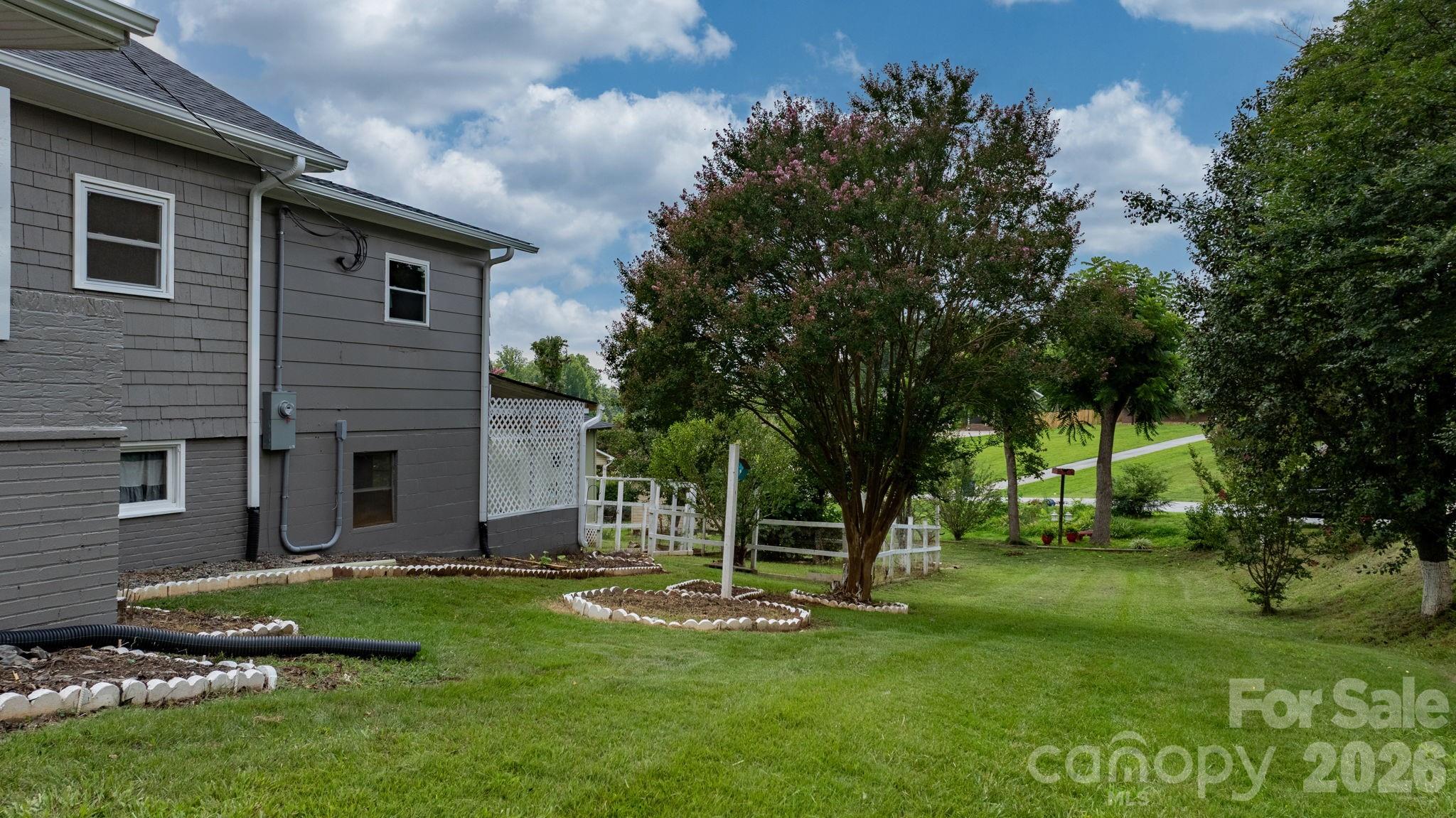 24 Midway Street Property Photo 22