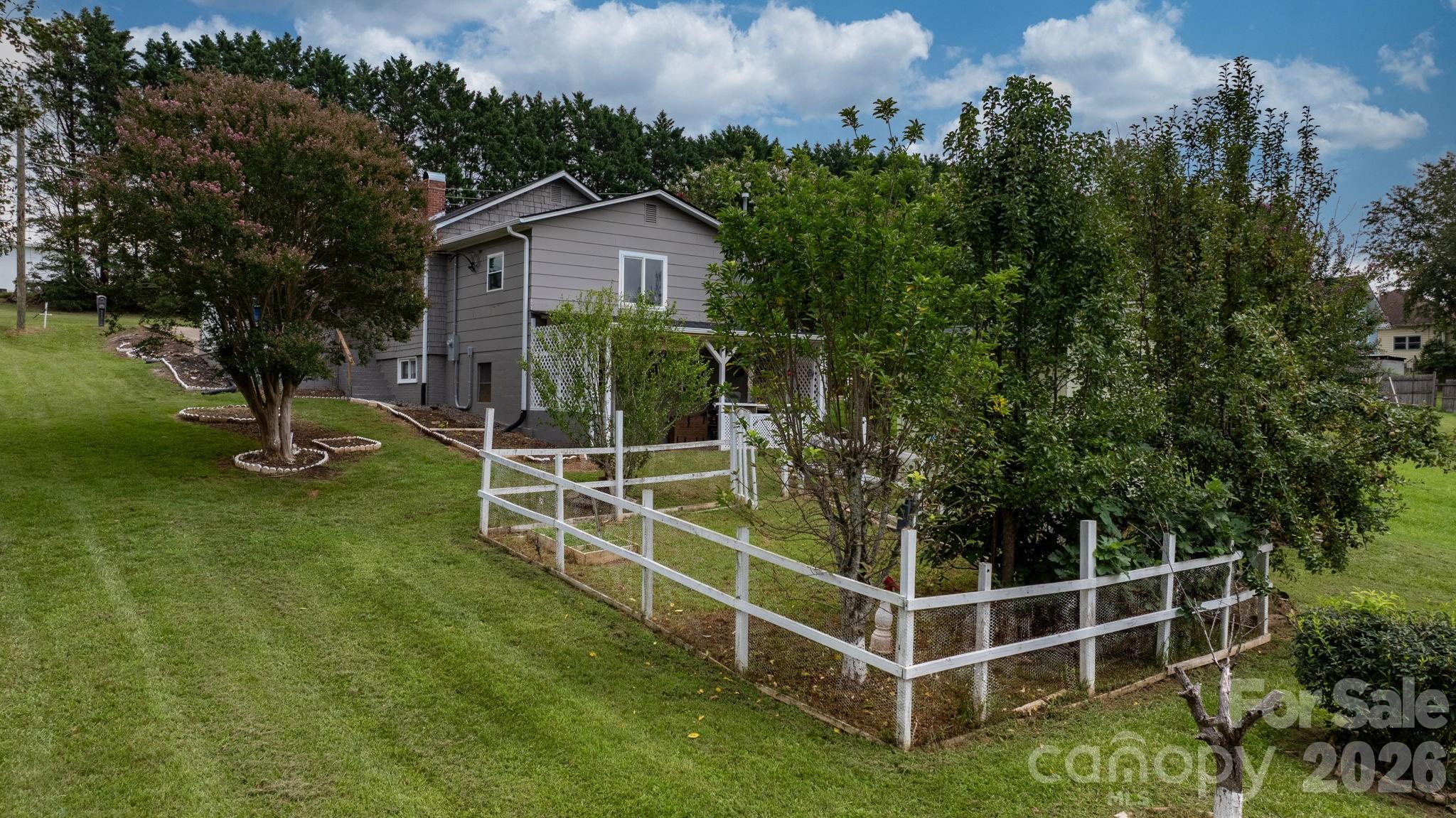 24 Midway Street Property Photo 23