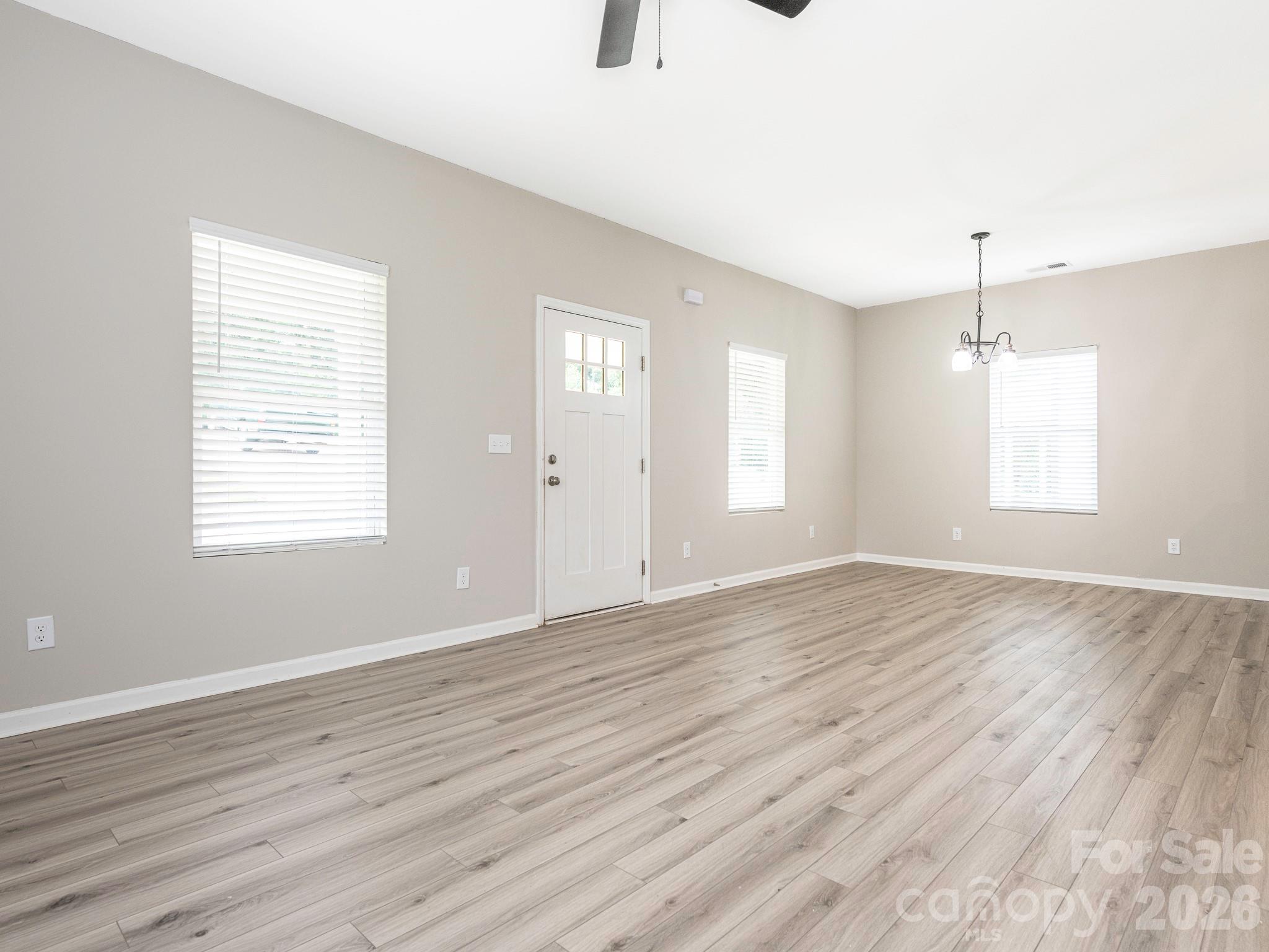 1646 Main Street Property Photo 4