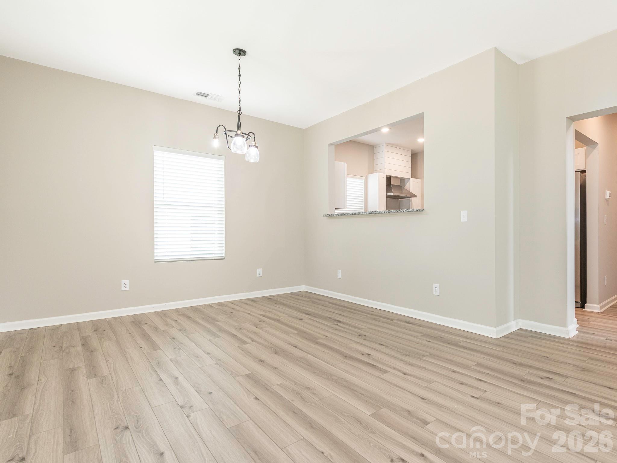 1646 Main Street Property Photo 6