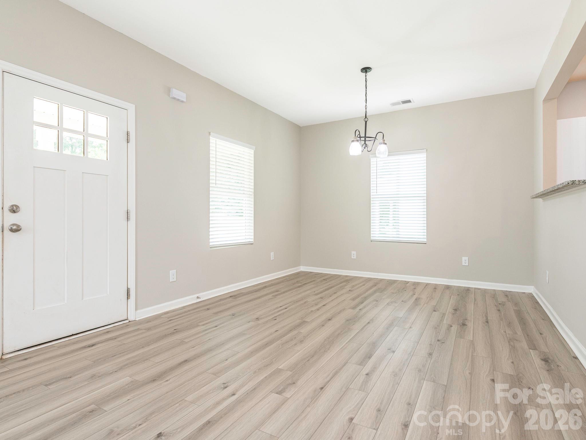 1646 Main Street Property Photo 7
