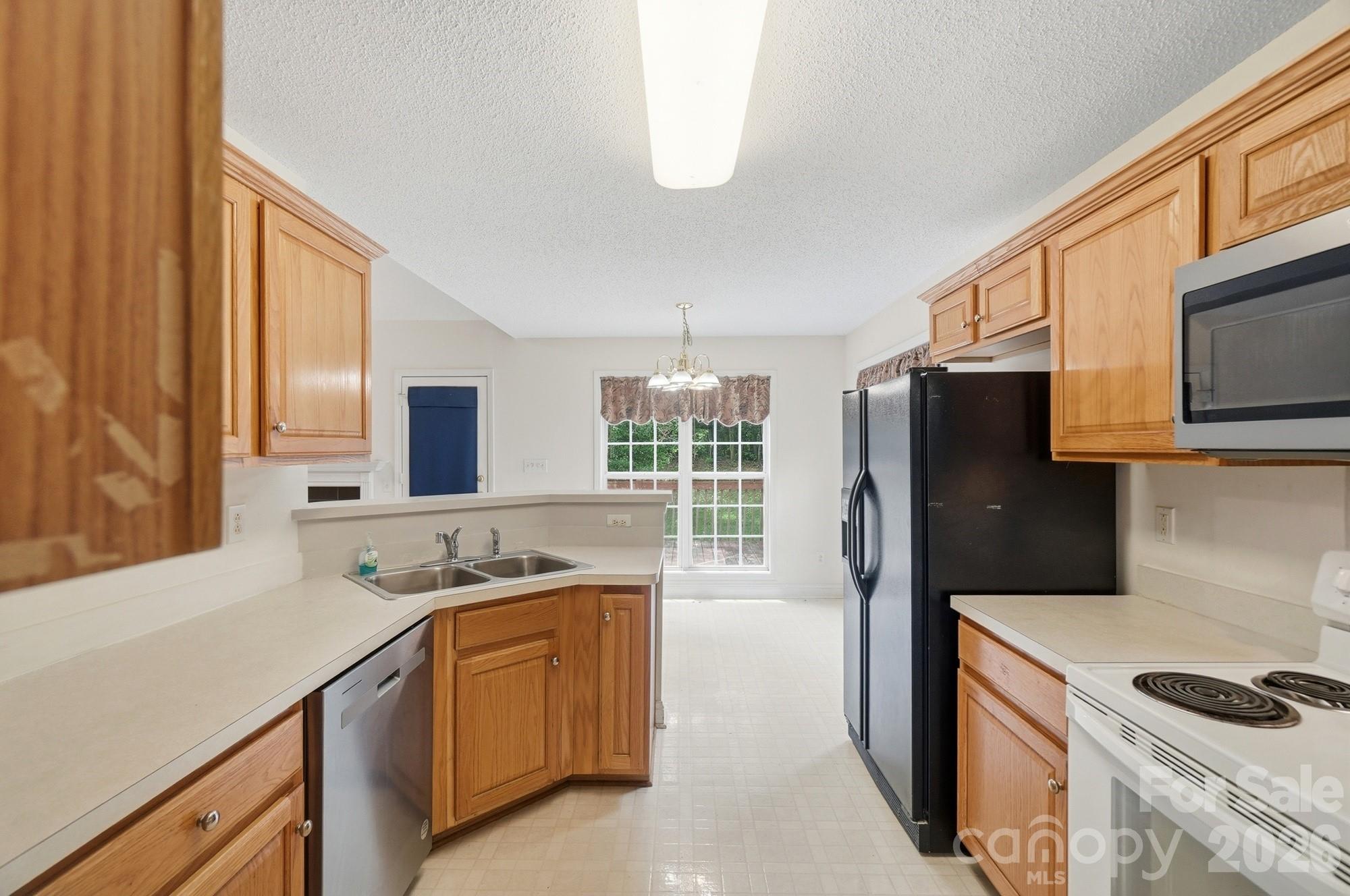 3405 Continental Drive Property Photo 3