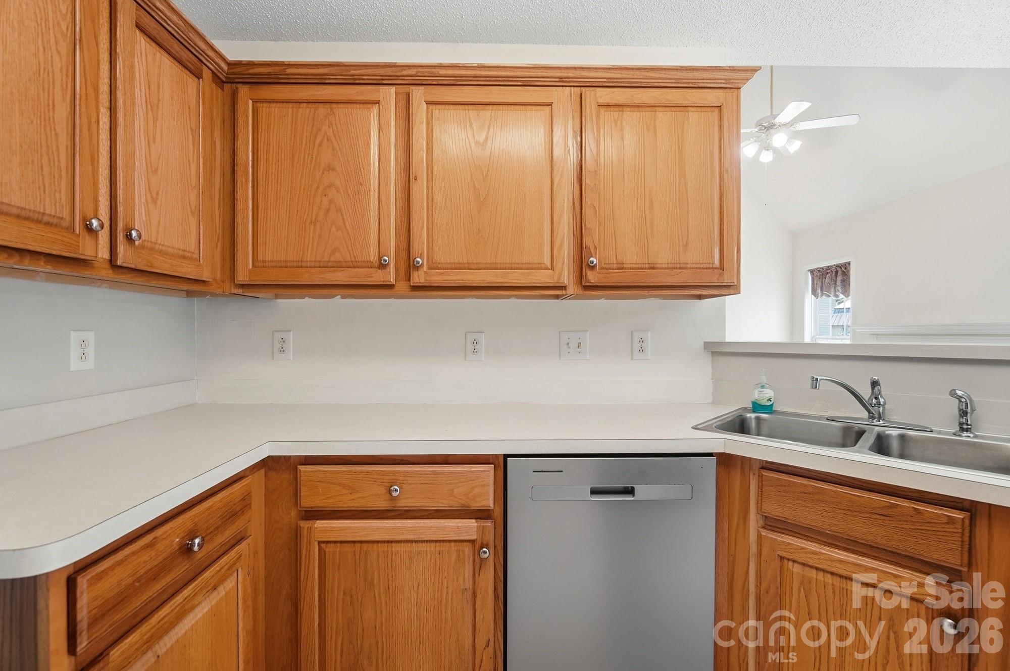3405 Continental Drive Property Photo 5