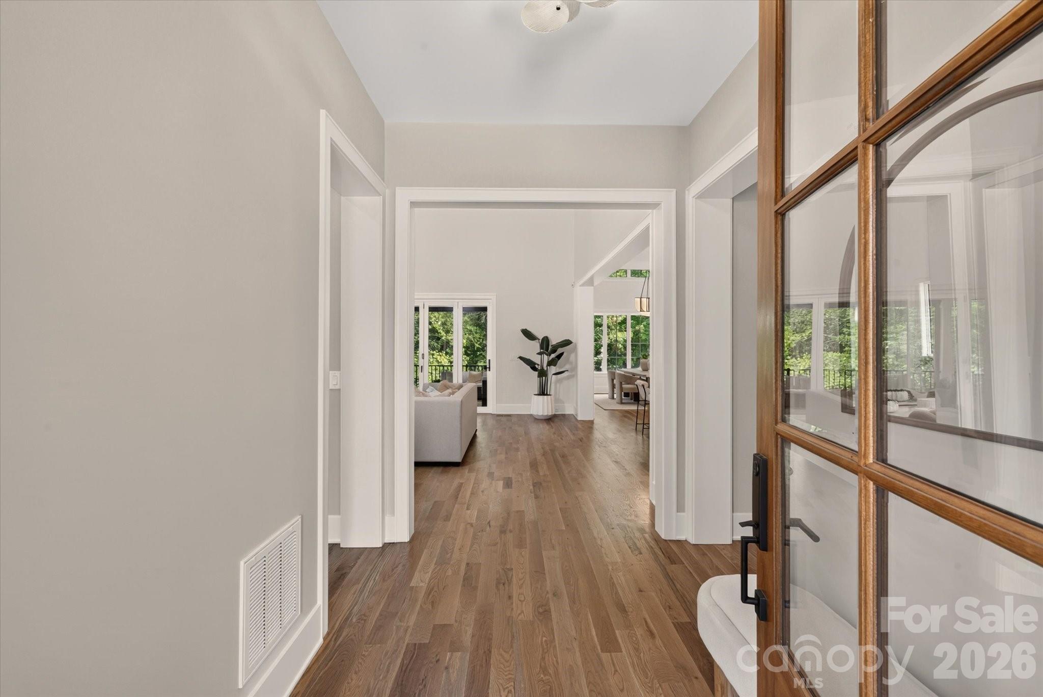 213 Crest Court Property Photo 6