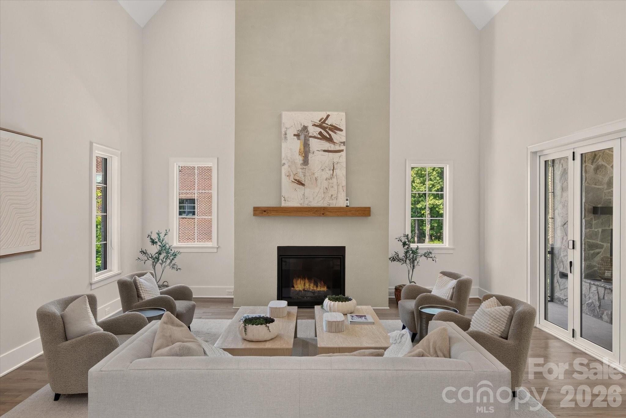 213 Crest Court Property Photo 8