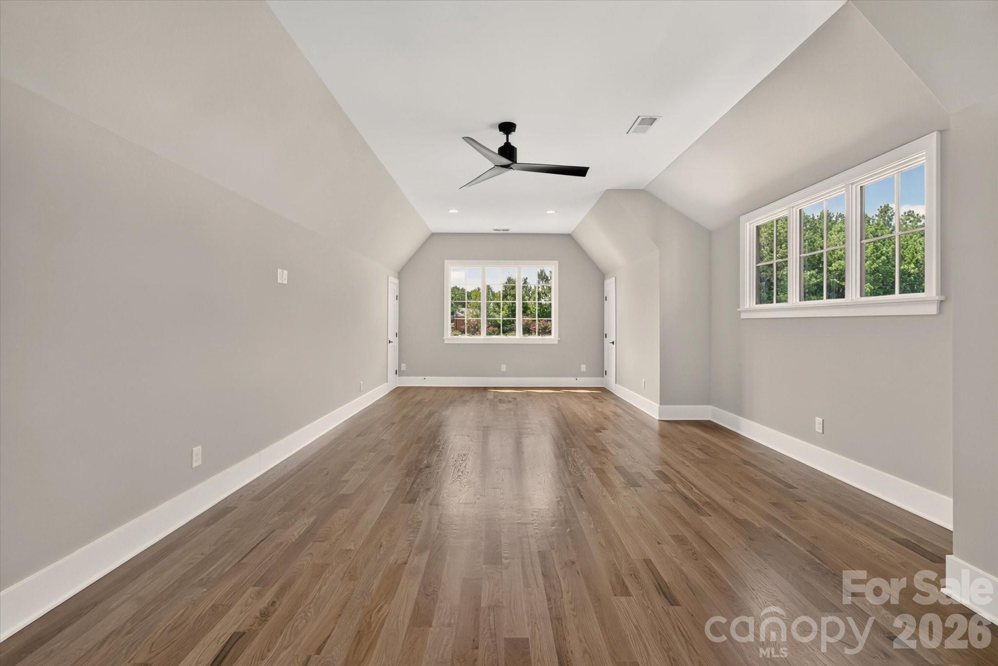 213 Crest Court Property Photo 30