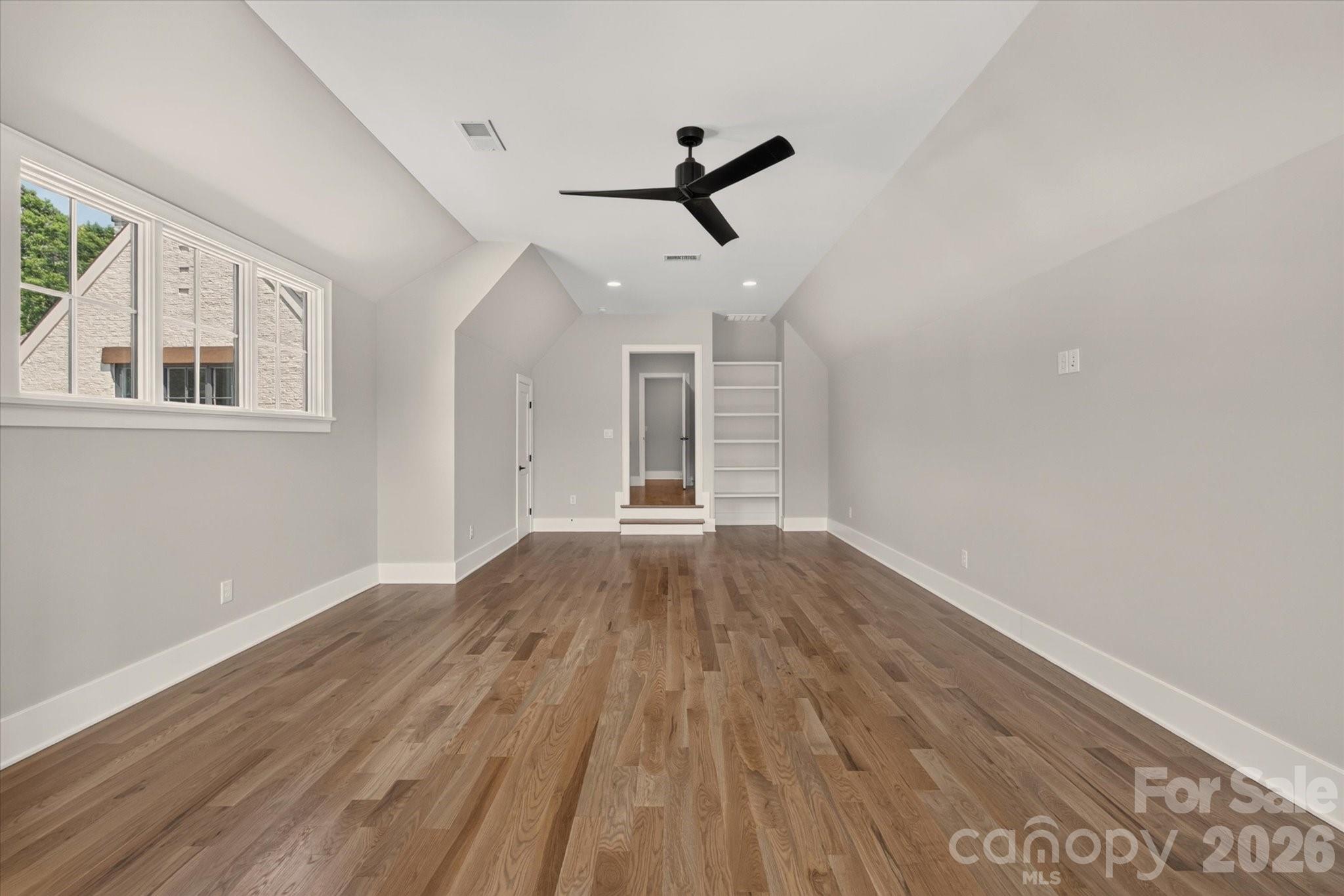 213 Crest Court Property Photo 31
