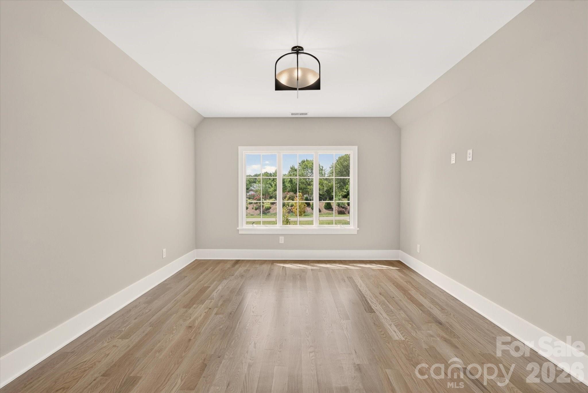 213 Crest Court Property Photo 37