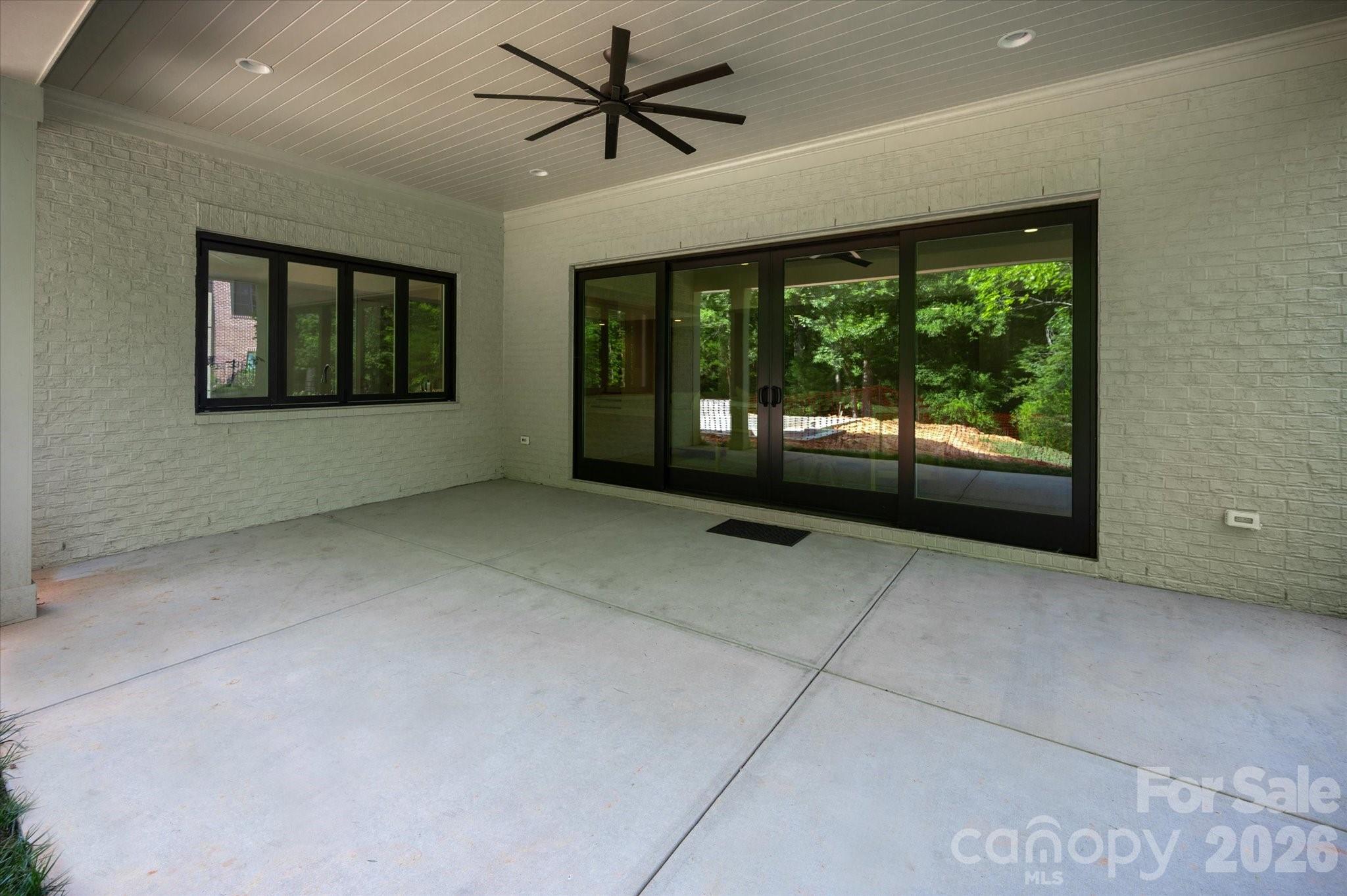 213 Crest Court Property Photo 47