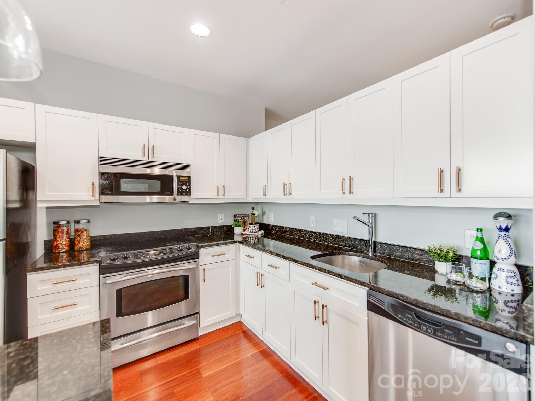 333 W Trade Street 2603 Property Photo 9