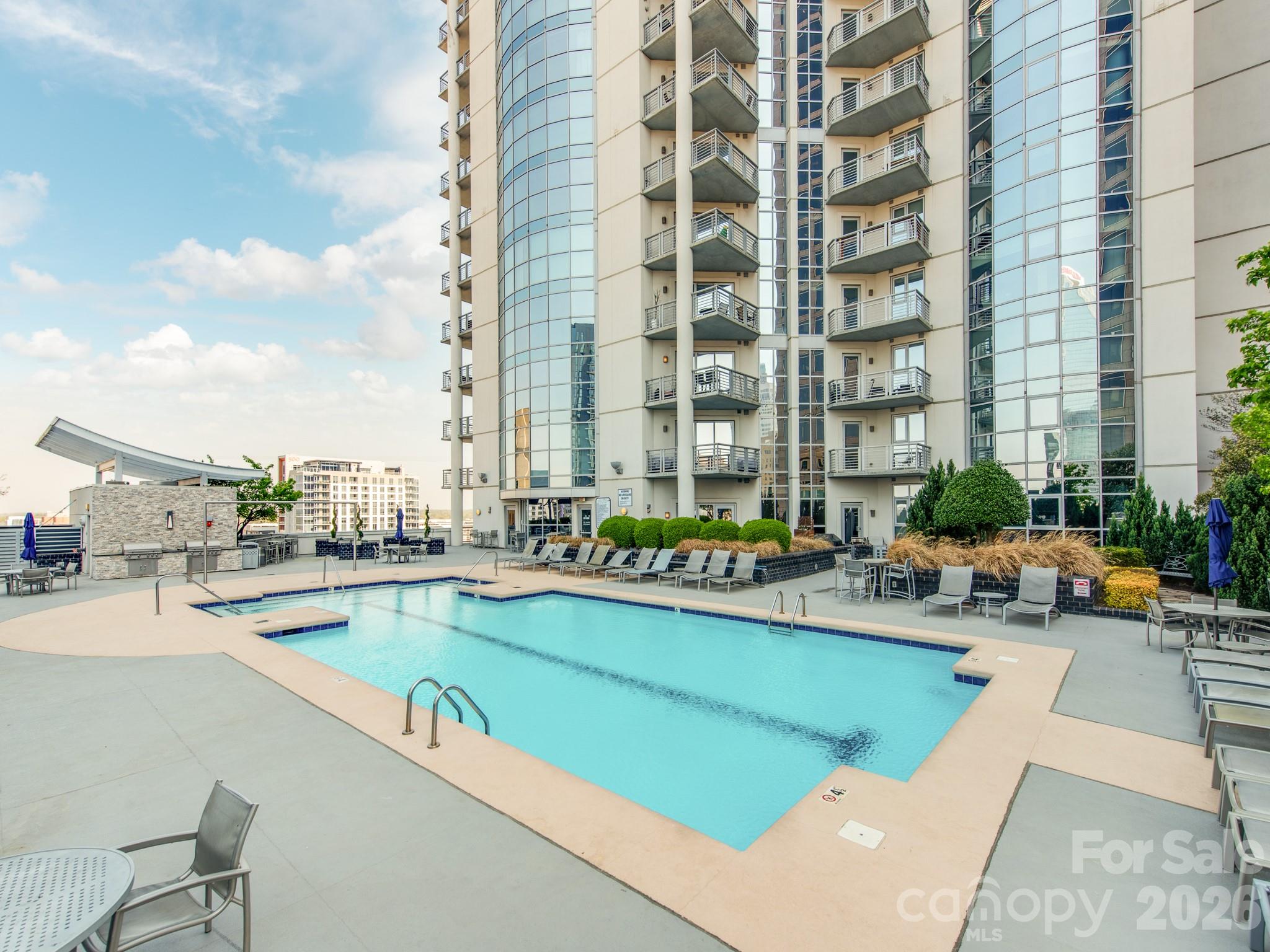 333 W Trade Street 2603 Property Photo 25