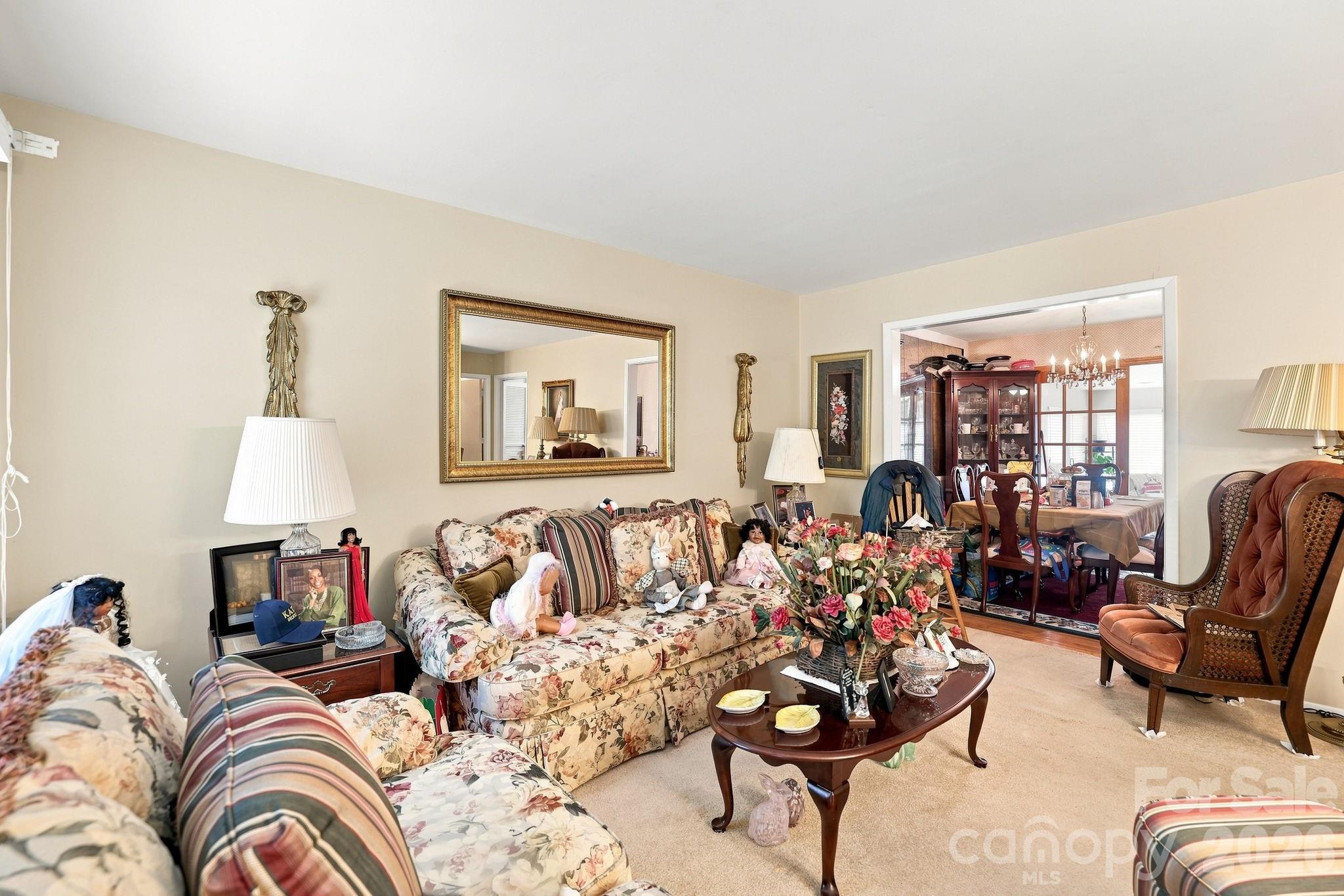 5914 Quiet Cove Court Property Photo 3