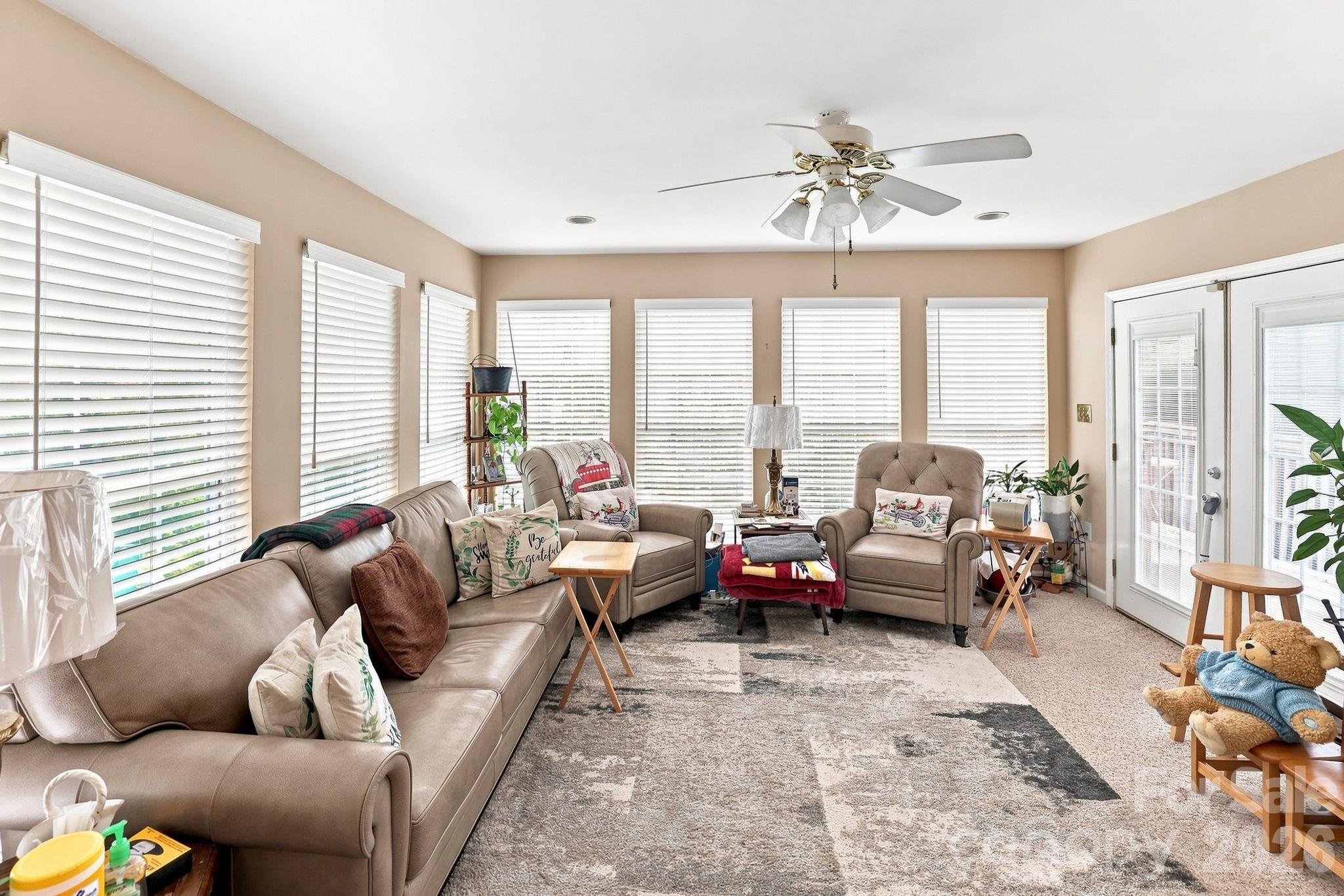 5914 Quiet Cove Court Property Photo 5