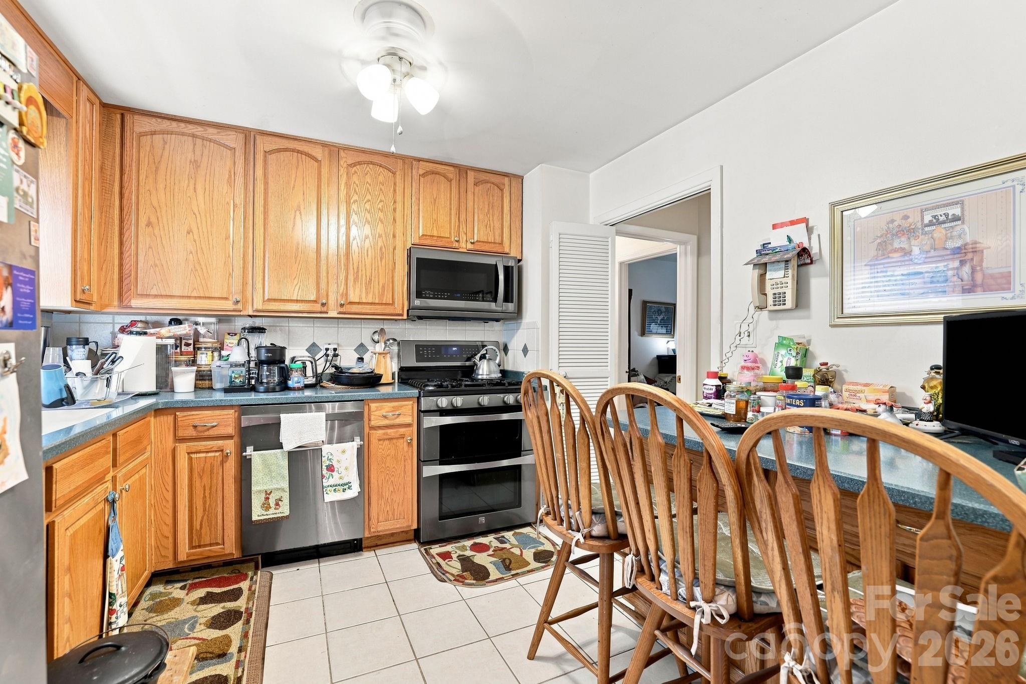5914 Quiet Cove Court Property Photo 7
