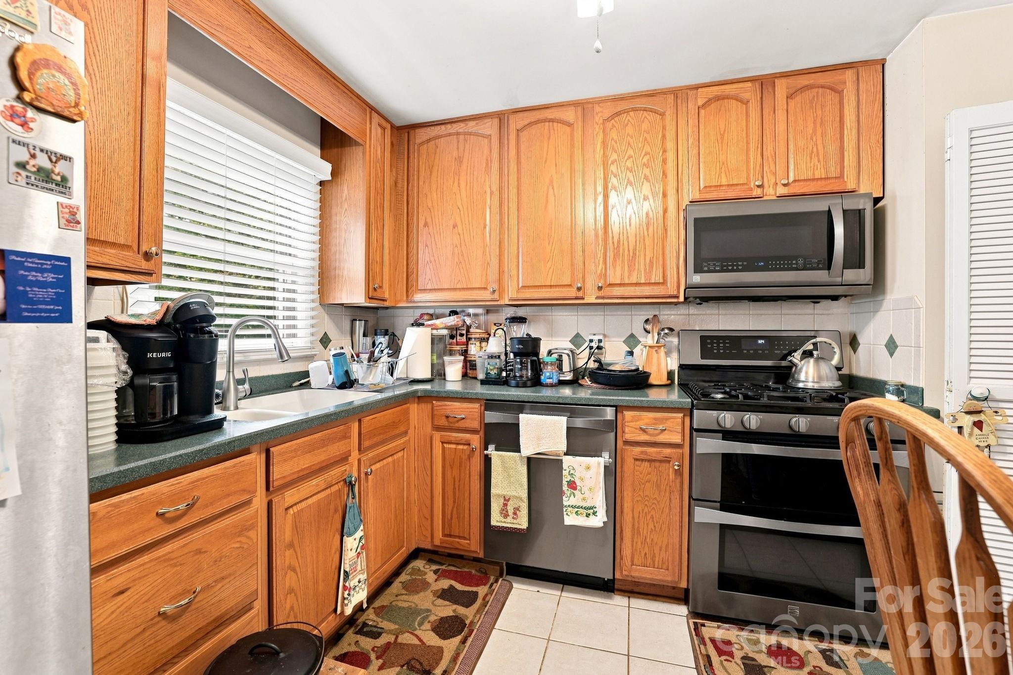 5914 Quiet Cove Court Property Photo 8